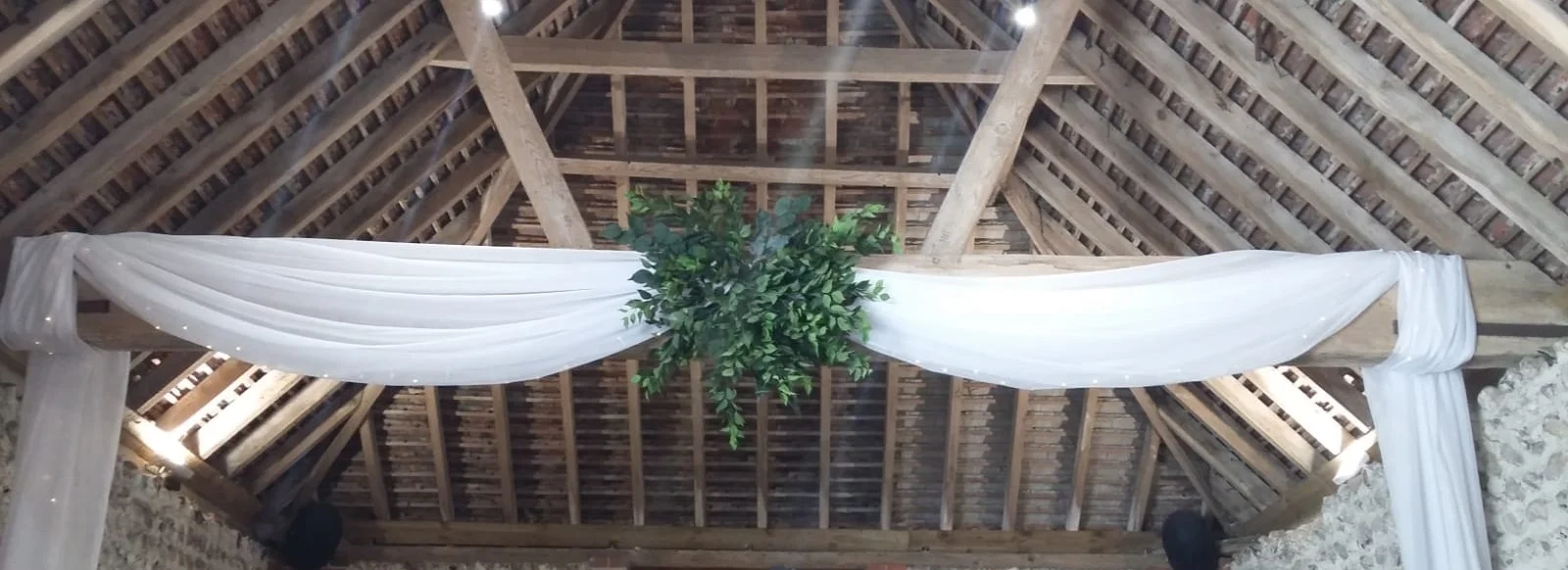 foliage_drapes_wedding_barnwedding.jpg