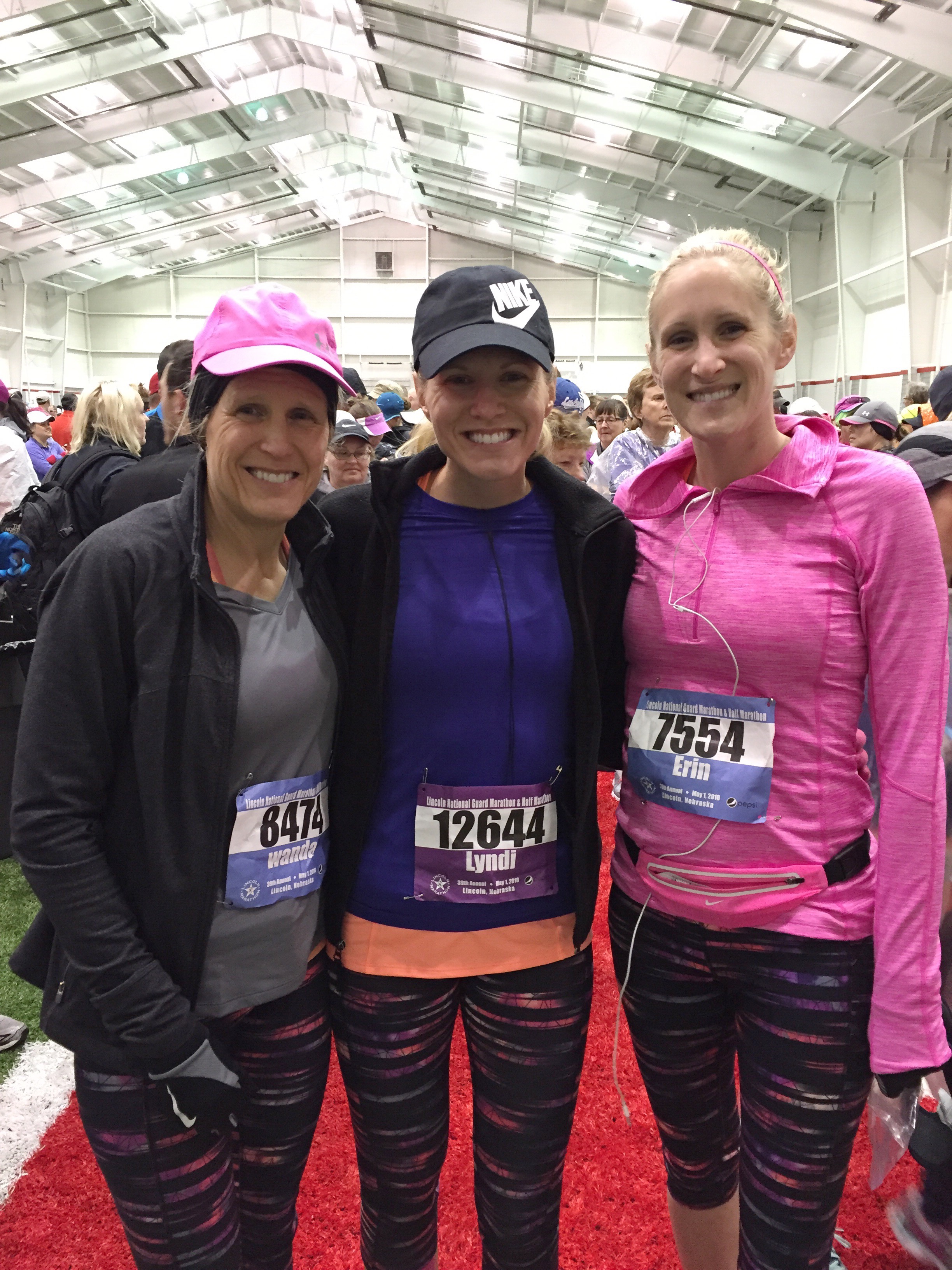 Trying to stay warm before the start. And now it's pretty clear why I never wear hats.