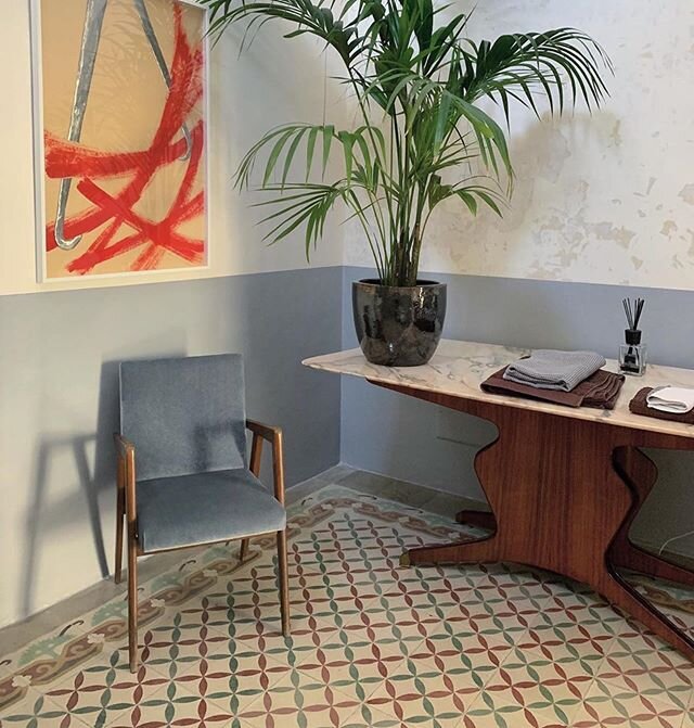 #Repost @christianpizzinini with @make_repost
・・・
Live with art and design - for the bathroom an artwork by #eduardhabicher, the table by @osvaldoborsaniofficial. The floor was made in 1920 with cementine tiles #palazzodellelefantedellatorre
.
.
.

#