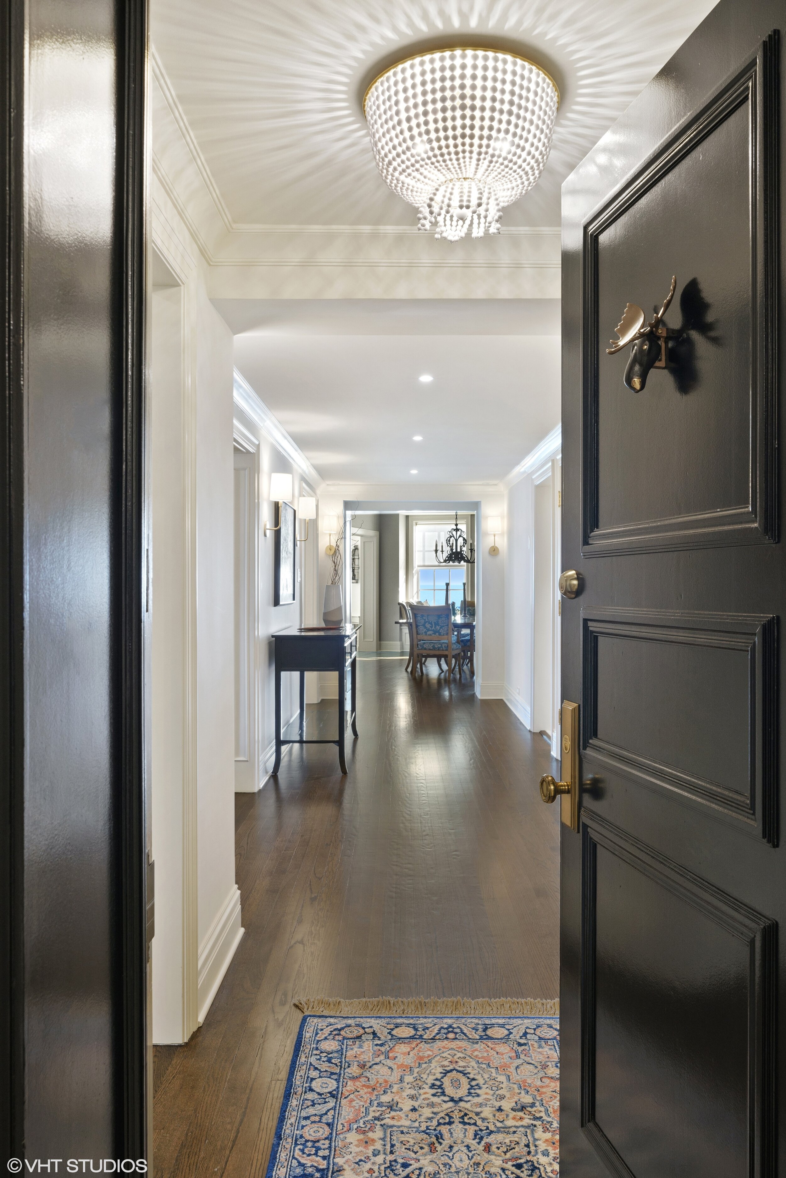 1.01_3750NorthLakeshoreDrive_12E_32_Foyer_HiRes.jpg