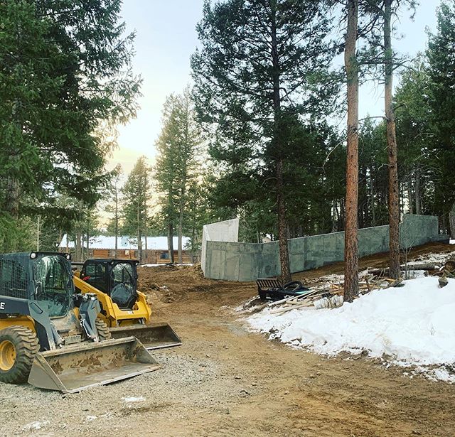 Foundation backfill for @bonsaidesignbuild look &lsquo;em up. They&rsquo;re a great design build firm for your custom home project. 
#earthworks #highperformanceearthworks #highperformancehomes 
#excavation

Photo credit @josh_cordaro