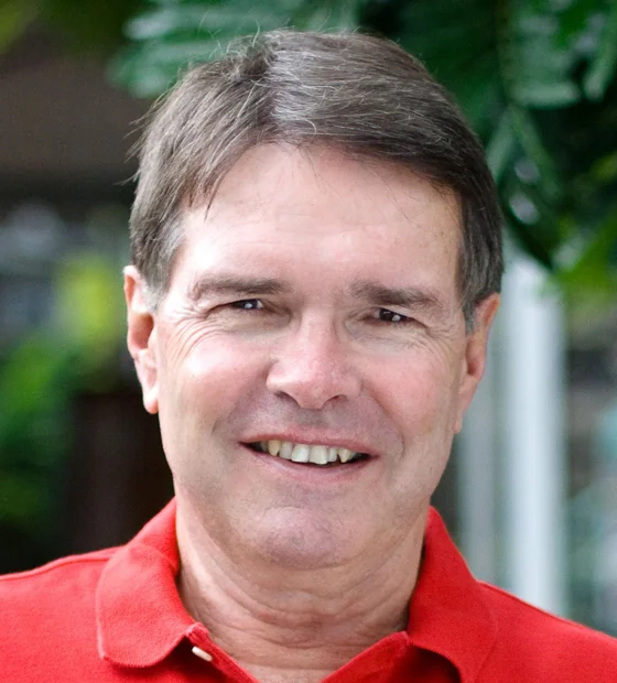 RALPH MOORE Founder of the Hope Chapel "movement," pastor of Hope Chapel Honolulu ralphmoorehawaii.com hopehonolulu.com
