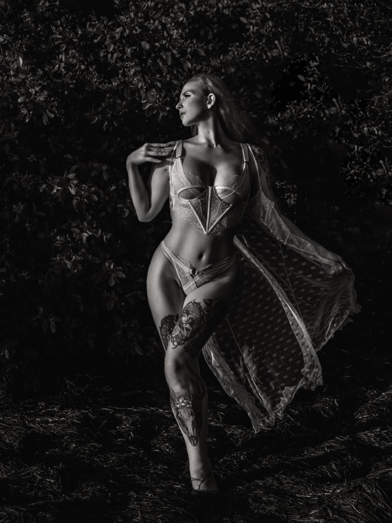 She belongs equally to the shadows and the light.
Color or black and white? So obsessed with both!