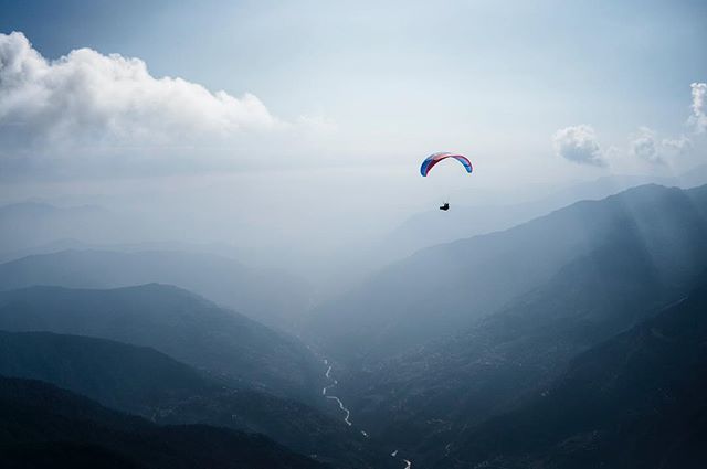 These moments are what keeps us searching.

Photo @codytutts #paragliding #himalaya #nepal