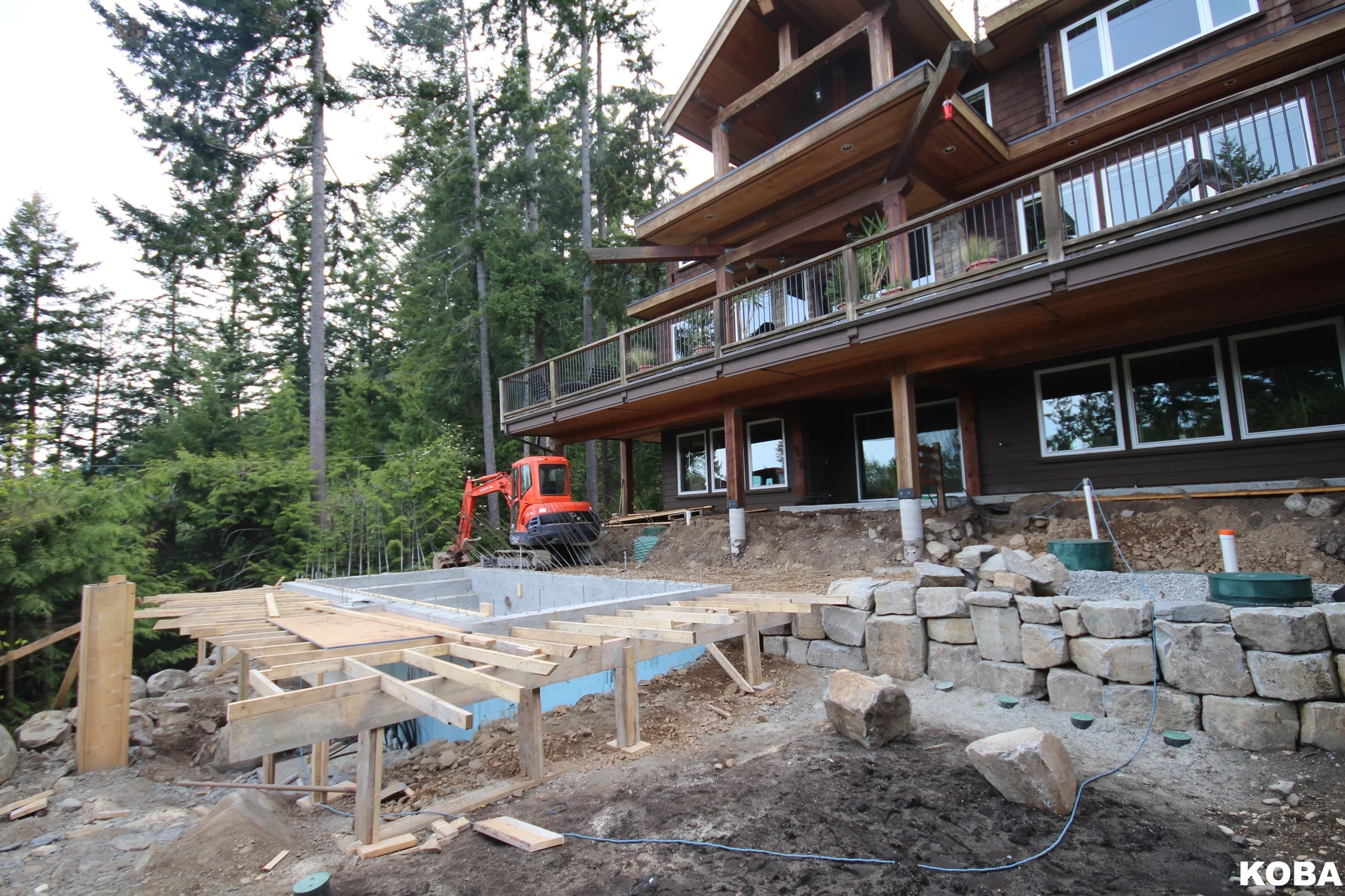 backyard retaining wall.JPG