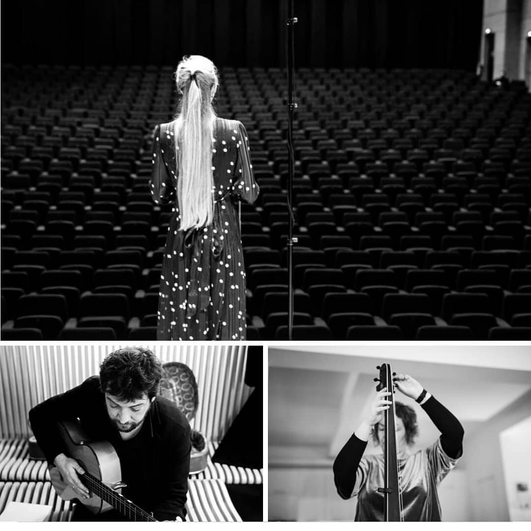 Today Klara on tour with Bel Ayre duo and Lieselot De Wilde with Sofie Vanden Eynde
.
#emptyconcerthall #nopublic #concertgebouwbrugge #belgianmusicians #belayre #klaraontour #staysafe #lieselotdewilde #sofievandeneynde #napolitanmusic #acanzoneepart