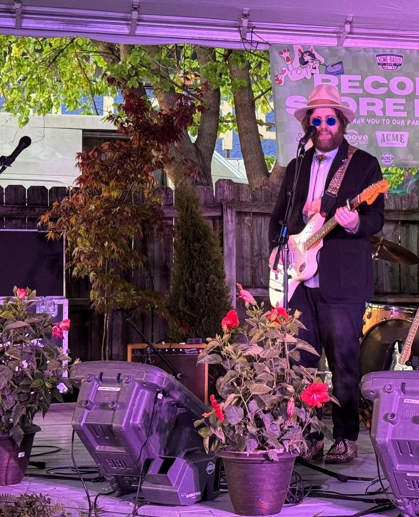 If you're in California, you're in luck - @aaronleetasjan is headed on his West Coast leg of his In The Blazes: 10 Year Anniversary Solo Tour. Aaron Lee is such an amazing performer, this is a show you won't want to miss! Get your tickets at the link