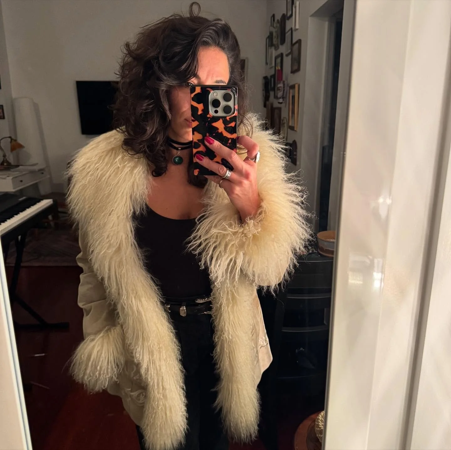 Hi! A reminder that social media is a highly curated/edited version of life and not an accurate representation of where anyone is at mentally or emotionally ✨✨✨
Photos 2 &amp; 6 are how I actually felt for most of this month, but you can&rsquo;t post