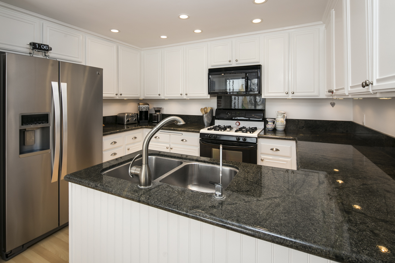 4854 Sawyer - Kitchen.jpg