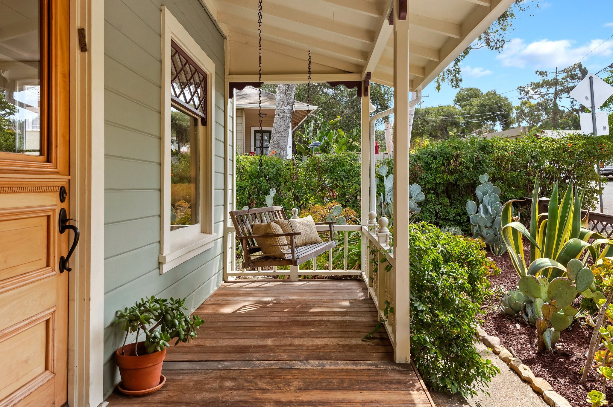 5-web-or-mls-05 - Front Porch.jpg