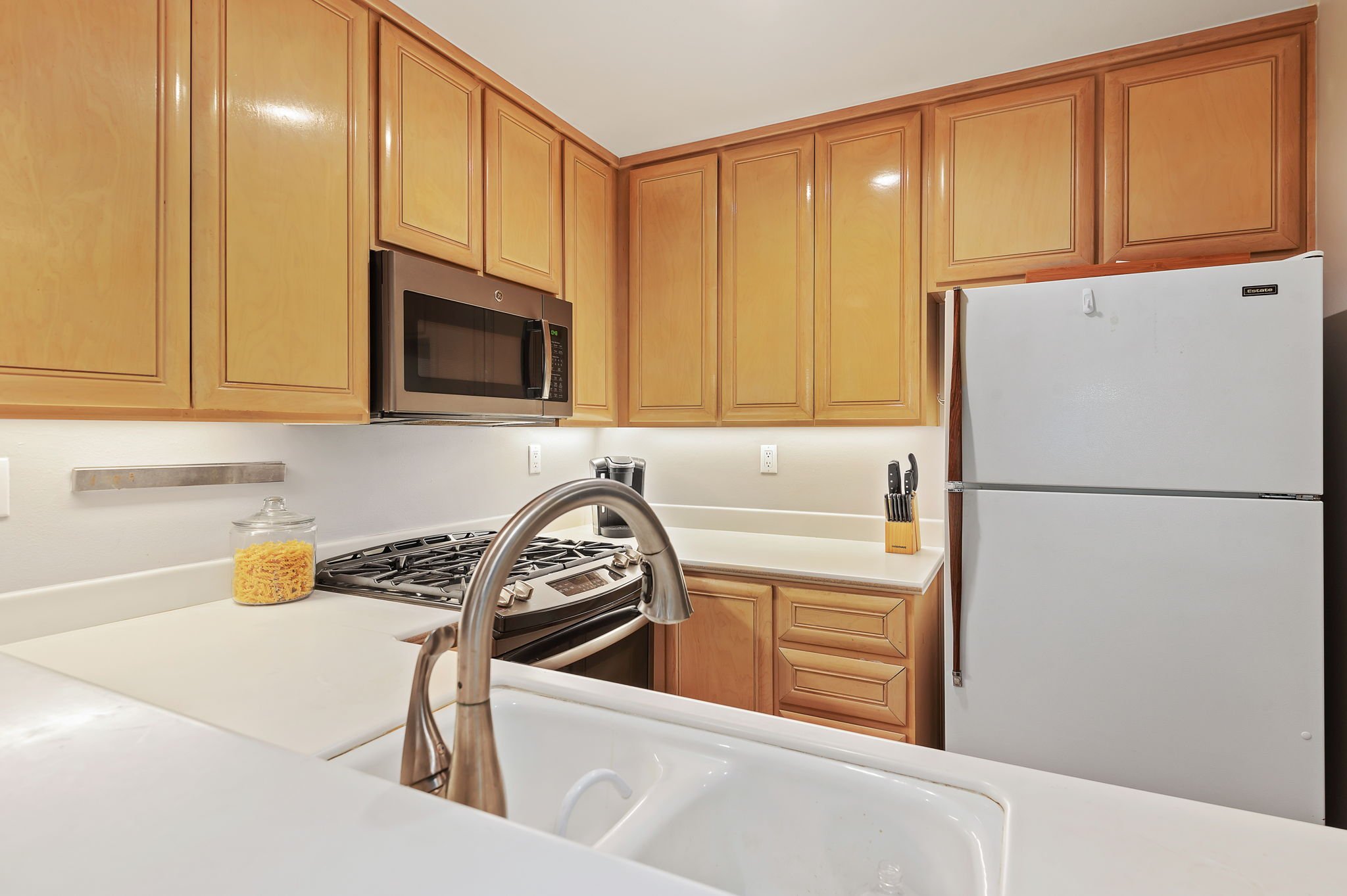 12-web-or-mls-10 - Kitchen.jpg