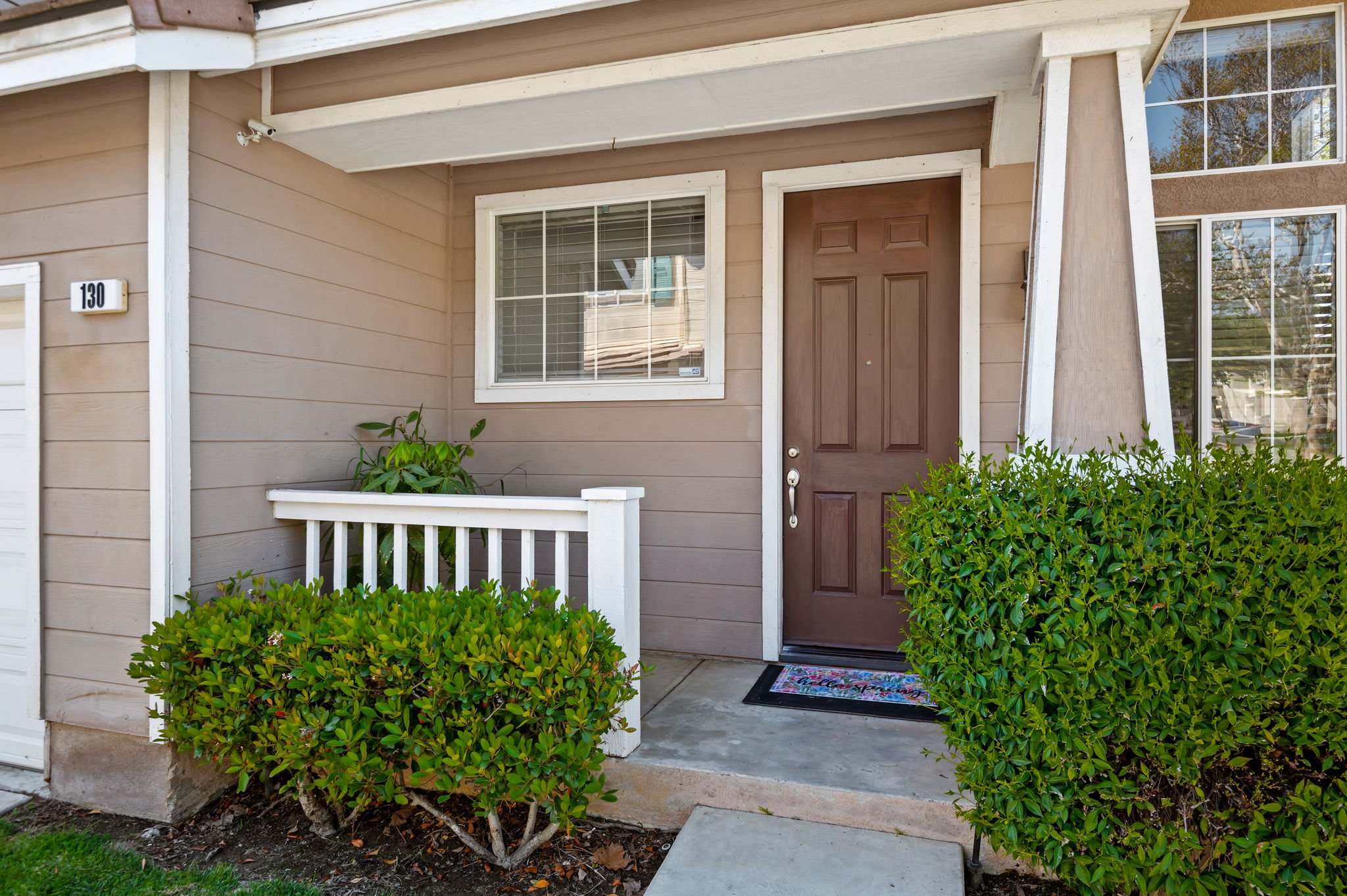 6-web-or-mls-06 - Front Porch.jpg