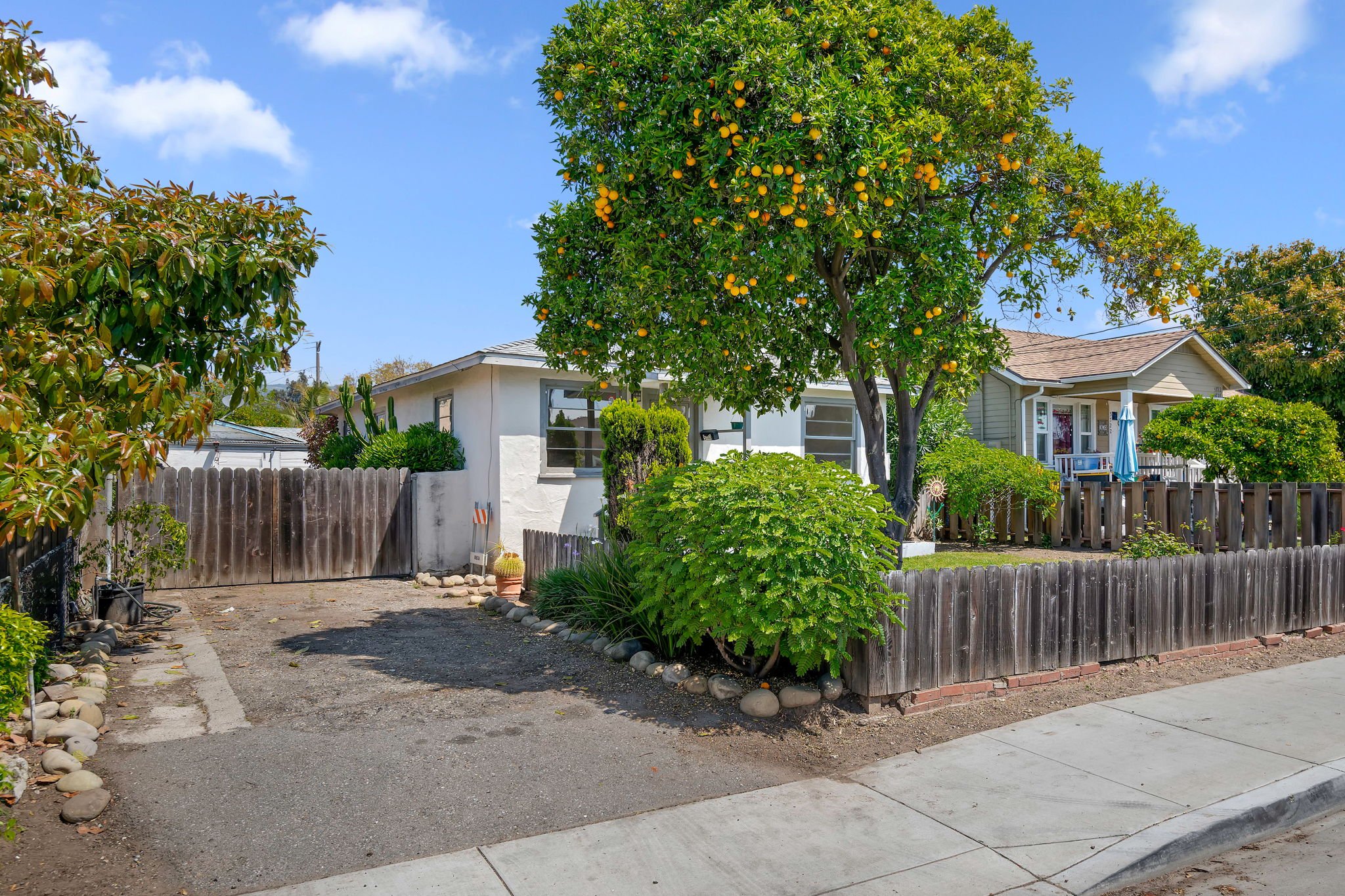 03 - Driveway View.jpg