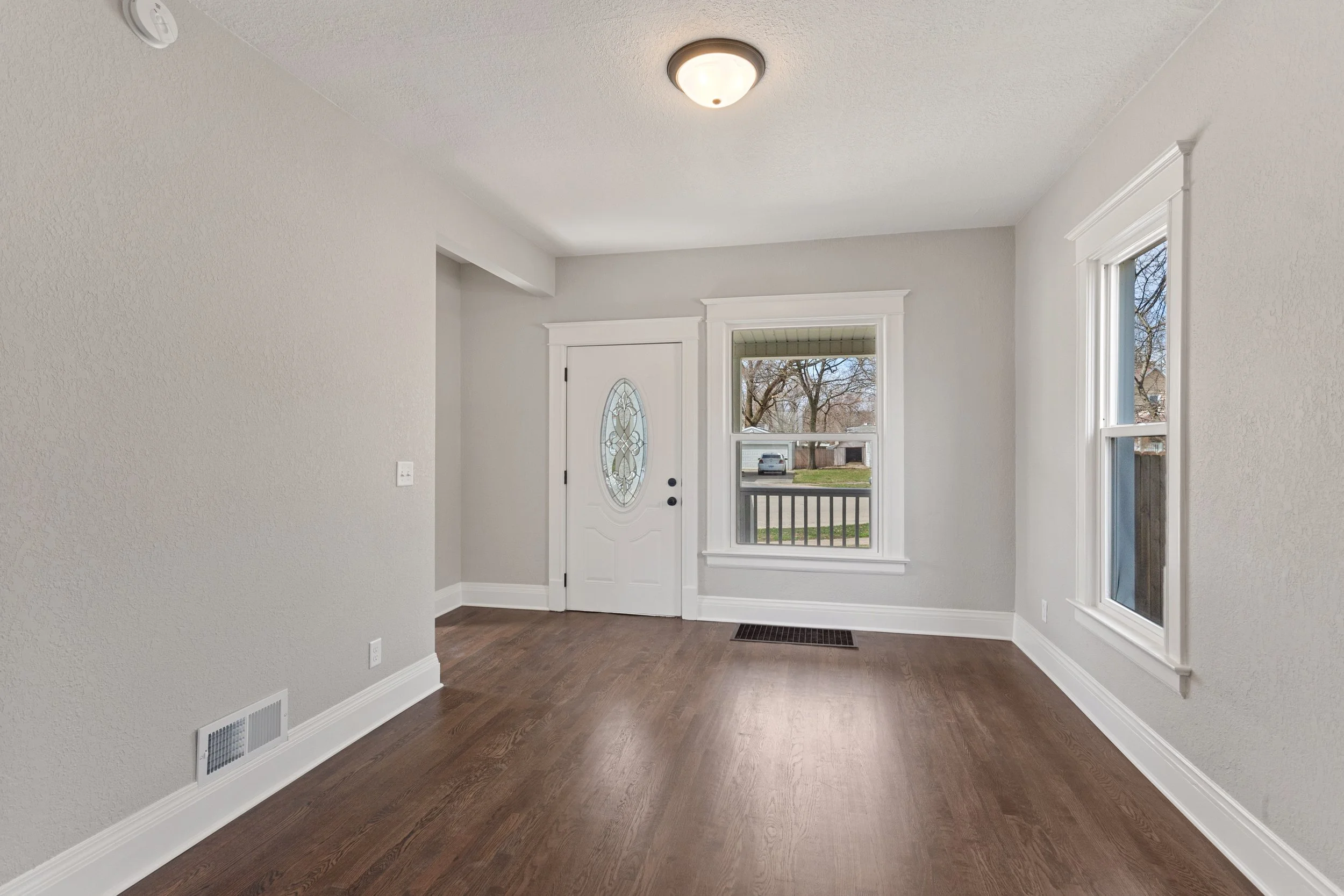 03_388SWallSt_165_LivingRoom_HiRes.jpg