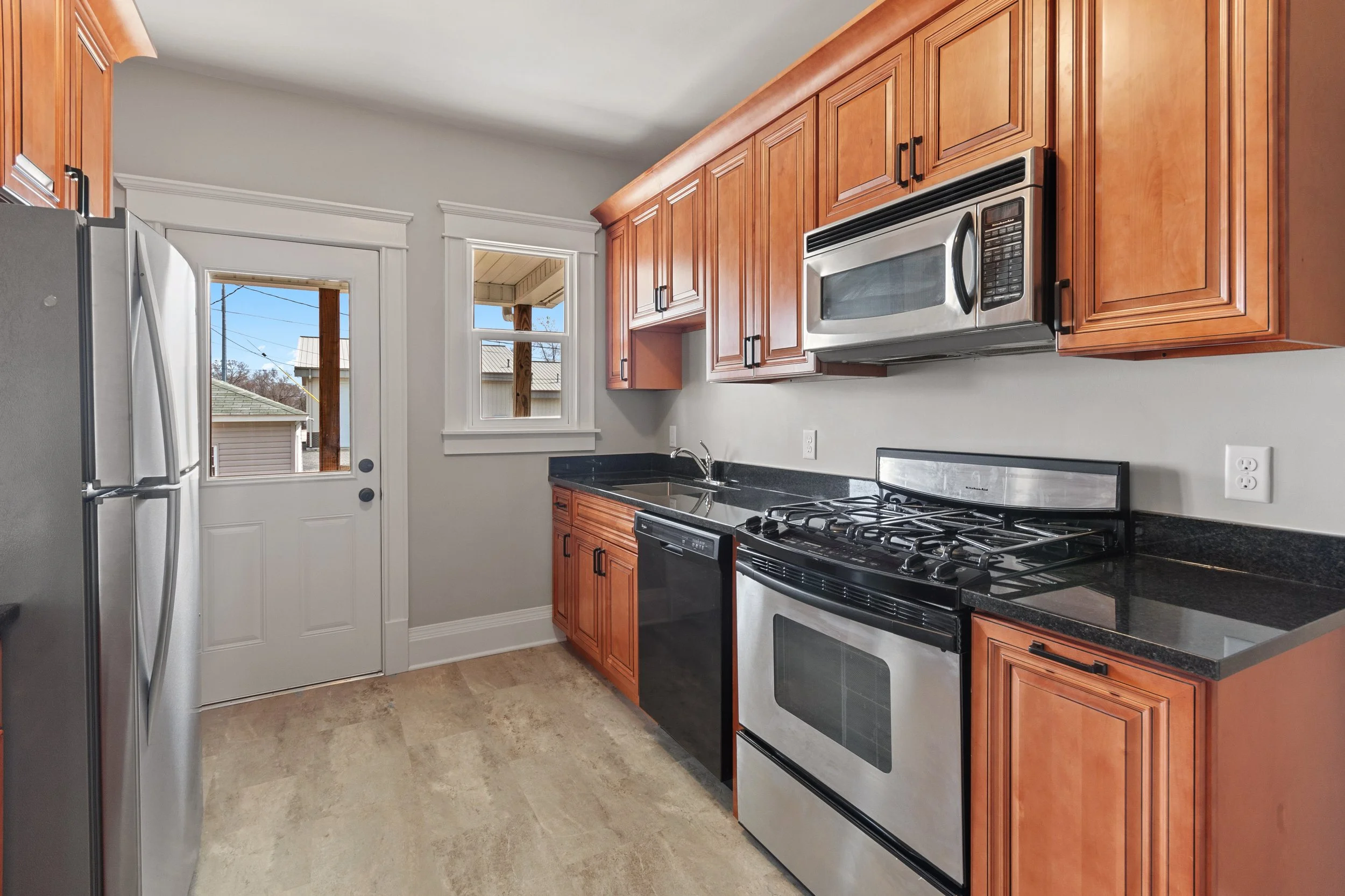 04_388SWallSt_5_Kitchen_HiRes.jpg