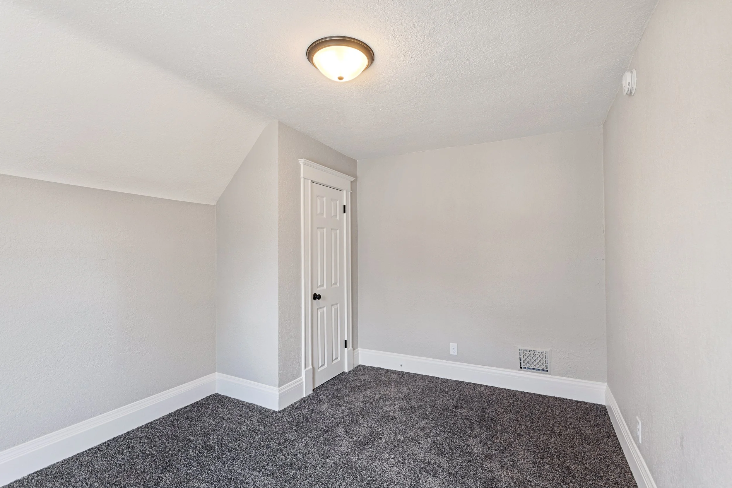 08_388SWallSt_18_Bedroom_HiRes.jpg