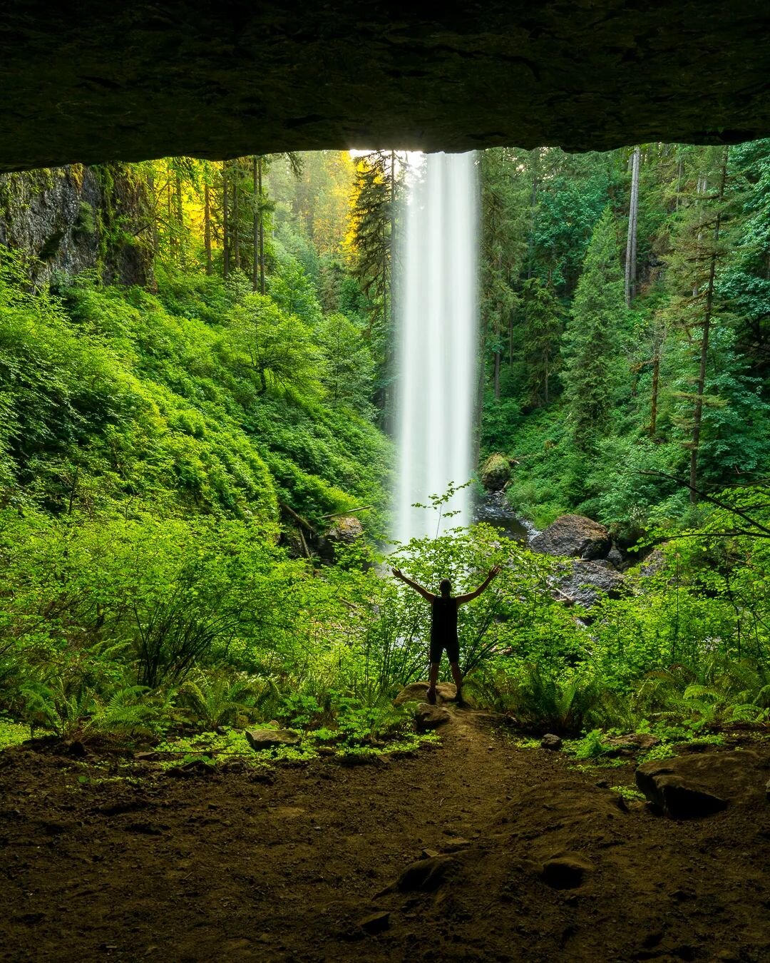 Gotta seek out the light when you're in a cave. For more info on some of the best waterfalls in Oregon: exploremorenature.com/oregonwaterfallsroadtrip