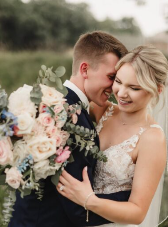A ROMANTICALLY RUSTIC SUMMER WEDDING FOR TWO WISCONSIN HIGH SCHOOL SWEETHEARTS AT VENNEBU HILL | SYDNEY + JADEN