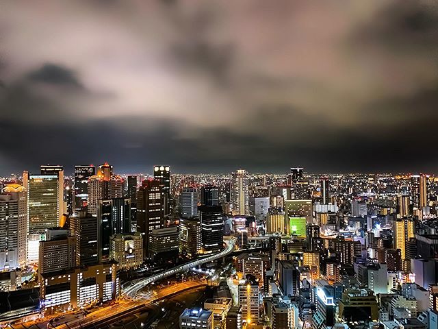 Urban Jungle #AdventureTimeChris #osaka #japan .
.
.
#travel #travelphotography #traveler #adventure #city #urbanjungle #citylights #skyline #umedaskybuilding