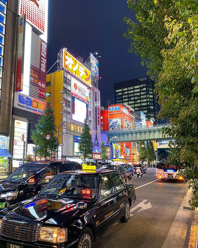 Otaku heaven 👾🤖🎮🌃 #akihabara #tokyo #AdventureTimeChris .
.
#japan #travel #adventure #instatravel #travelgram #city #otaku #nerd #arcade #citylights #culture