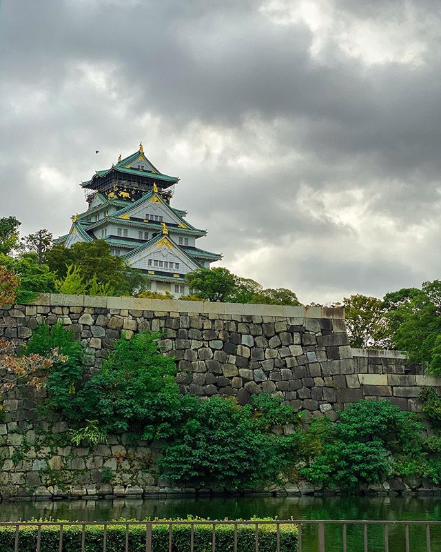 Recently on the market, this beautiful 20 bedroom 0 bath feudal Japanese castle. Complete with moat to keep the haters away 🏯😎 (Samurai warriors not included) #Osaka #japan #AdventureTimeChris .
.
#travel #instatravel #travelgram #traveljapan #adve