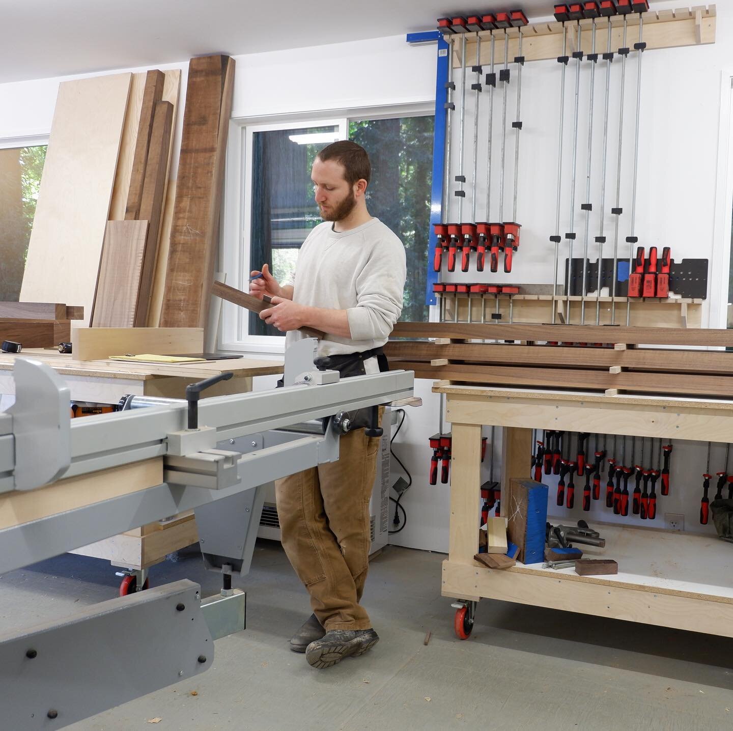 got to love a holiday for some catch up time in the shop
&bull;
#santacruzwoodworking #woodworking #woodshop #custommillwork