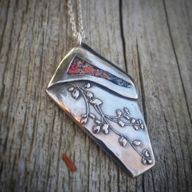A piece for auction at the Annual Gala for Family Promise of Sussex County ❤
.
.
.
#Jewelry #jewellery #jewelrydesigner #jewelrygram #instajewlery #bethechange