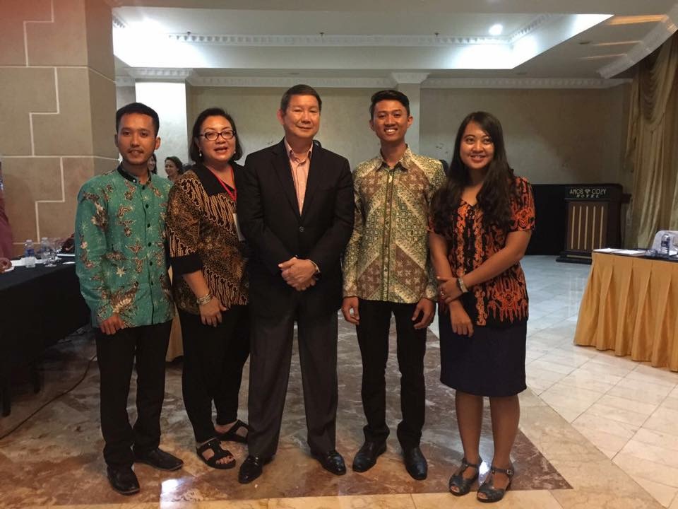 Galina Fendi Viaris C, Noven R Nataniel and Devina Widiningsih with Mr. Hashim Djojohadikusumo and Mrs. Anie Djojohadikusumo.