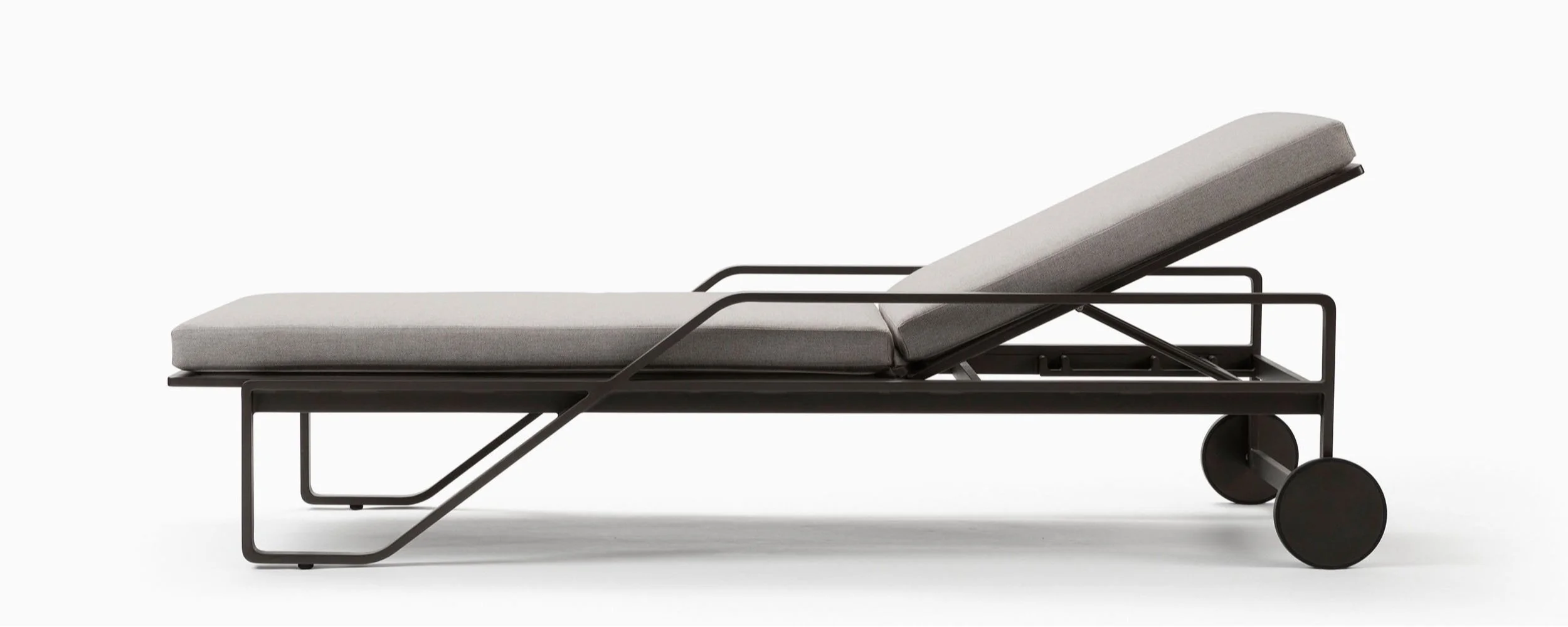 Verano Chaise in Antique Bronze (NEW)
