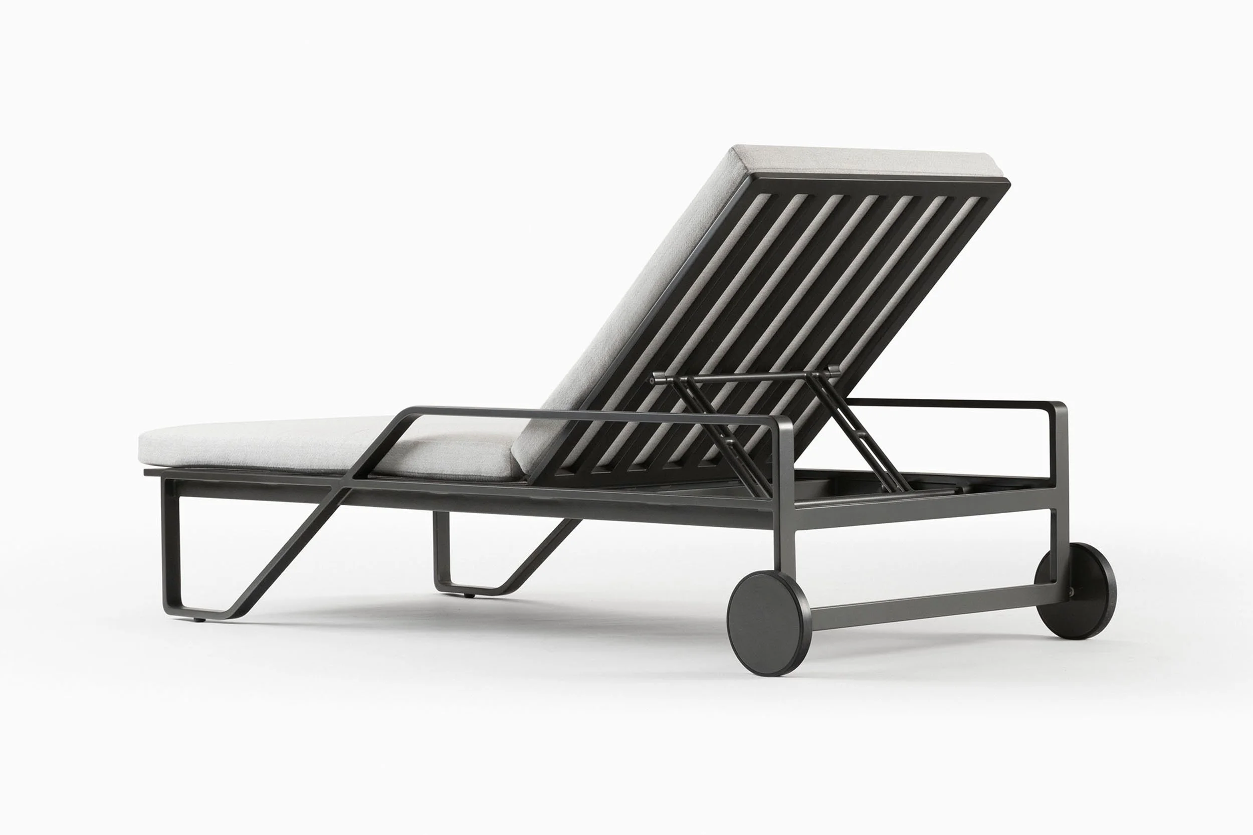 Verano Chaise GM 002.jpg