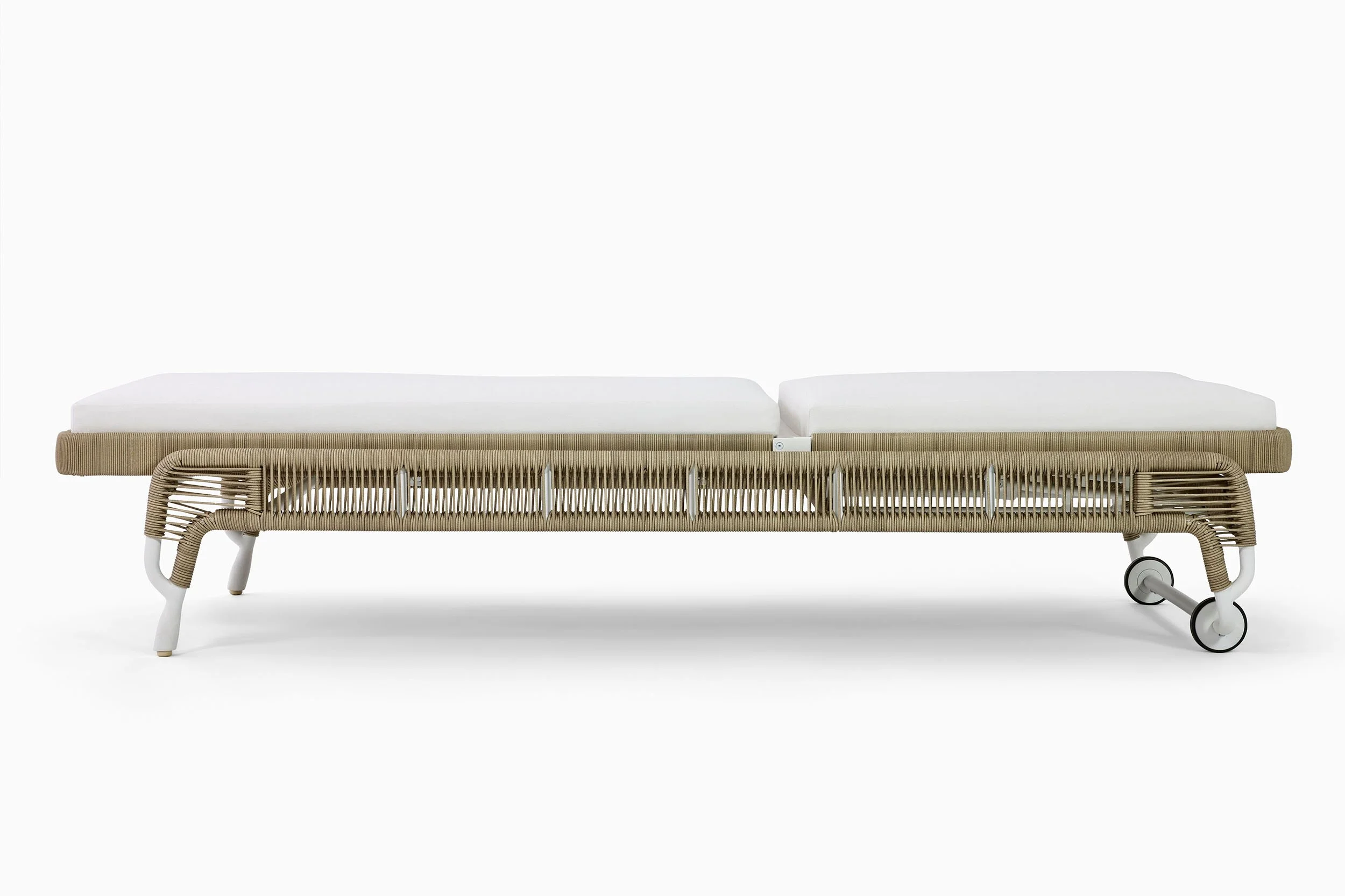 Monterey Chaise Sand 001.jpg