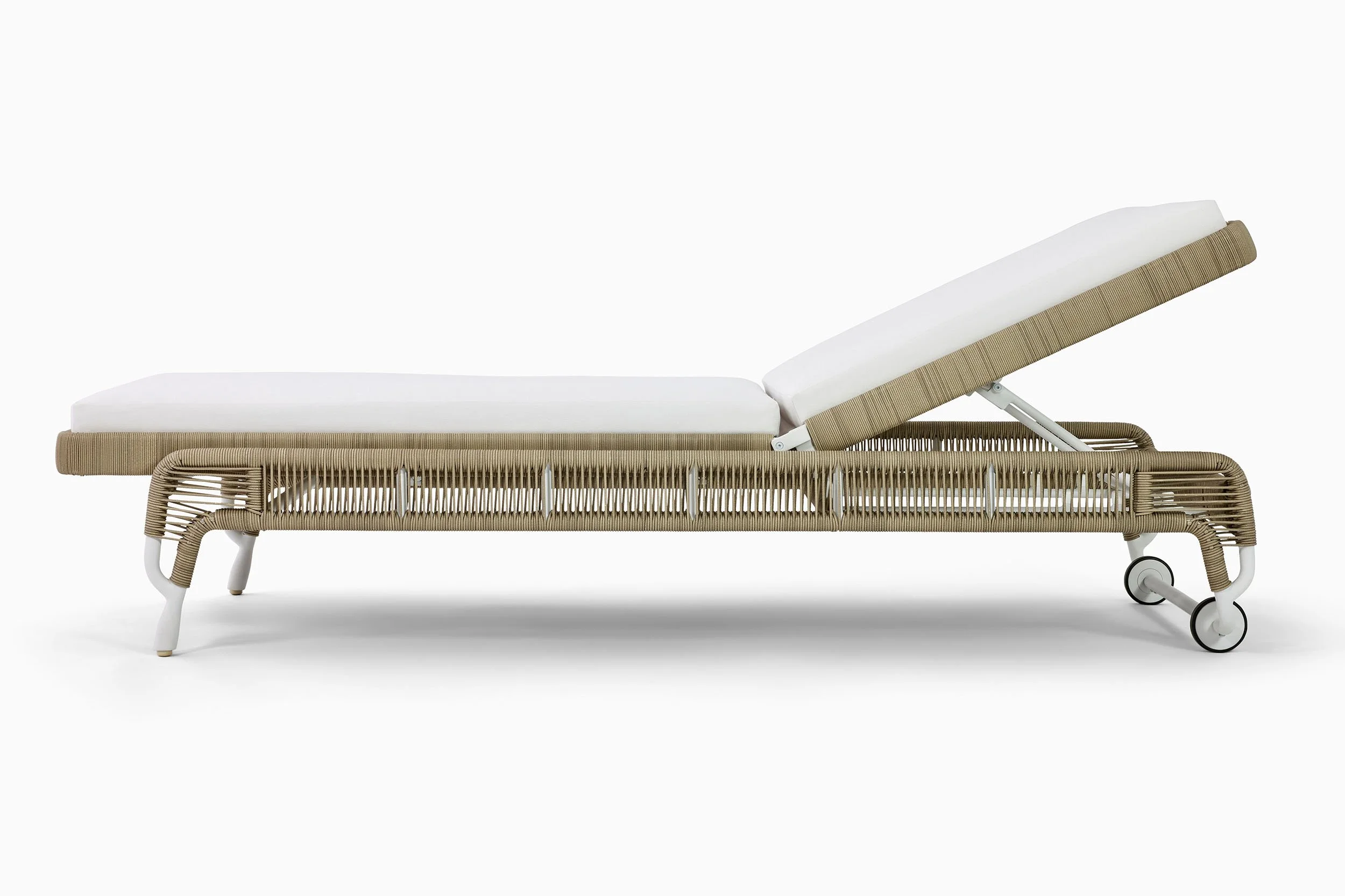 Monterey Chaise Sand 002.jpg