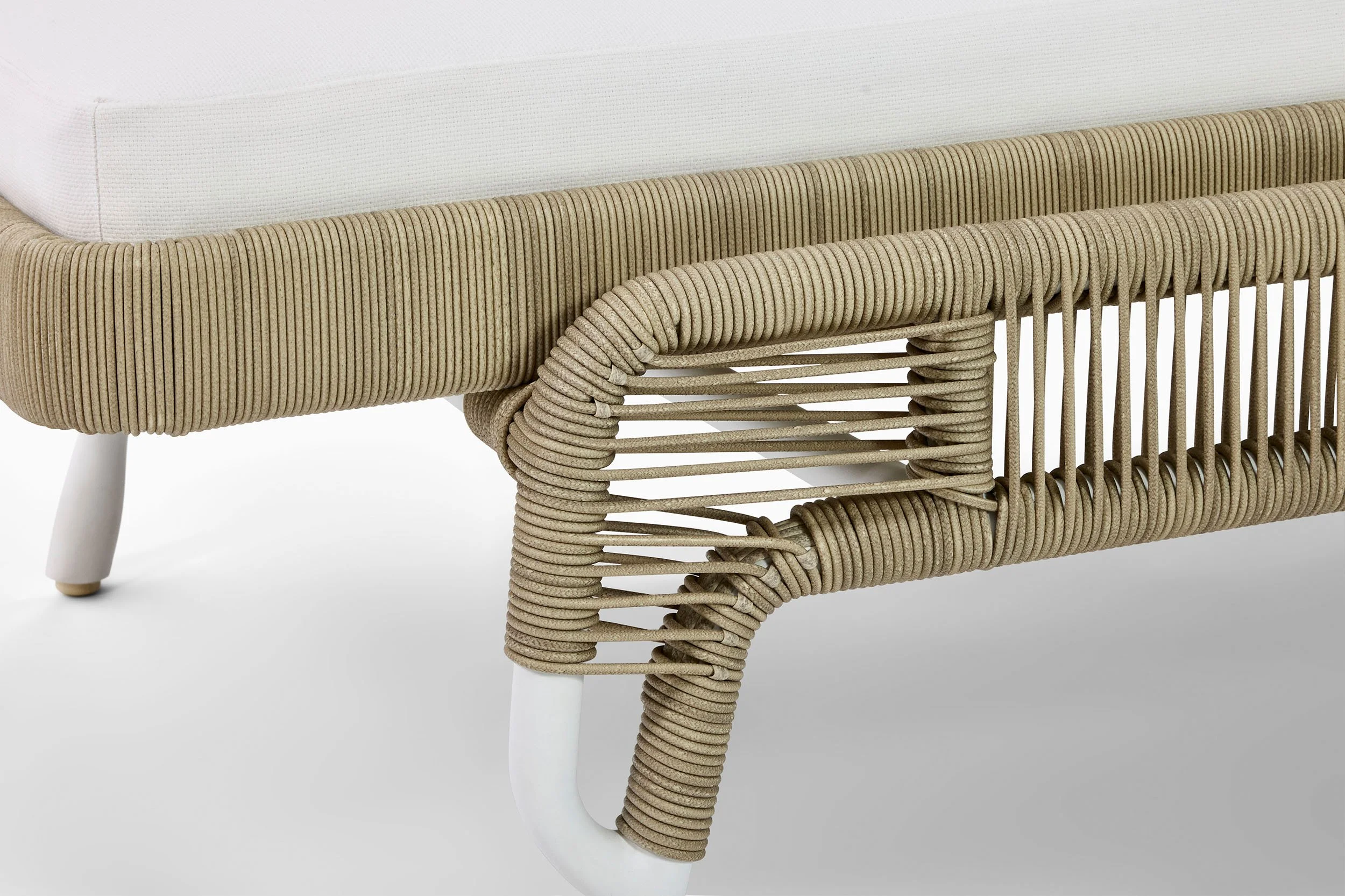 Monterey Chaise Sand 007.jpg