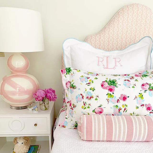 I’m seriously like a kid in a candy shop when I receive photos of our pieces in happy homes! Didn’t @brookeriebelinginteriors knock it out of the park with this little lady’s room?! I love how the punchy @biscuithome bedding pairs with our blush brushstroke lamp! Cheers to Friday! #brushstrokelamp #shopsmall #weekendvibes