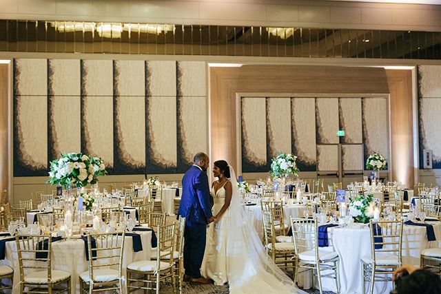 Taking it all in🥂This week we will be featuring Anup and Ruki&rsquo;s Chic Wedding at The Universal Hilton. &bull;
&bull;
&bull;
&bull;
&bull;
&bull;
#engaged #theknot #southindian #bridetobe #wedding #weddingdecor #weddingbells #weddingday #wedding