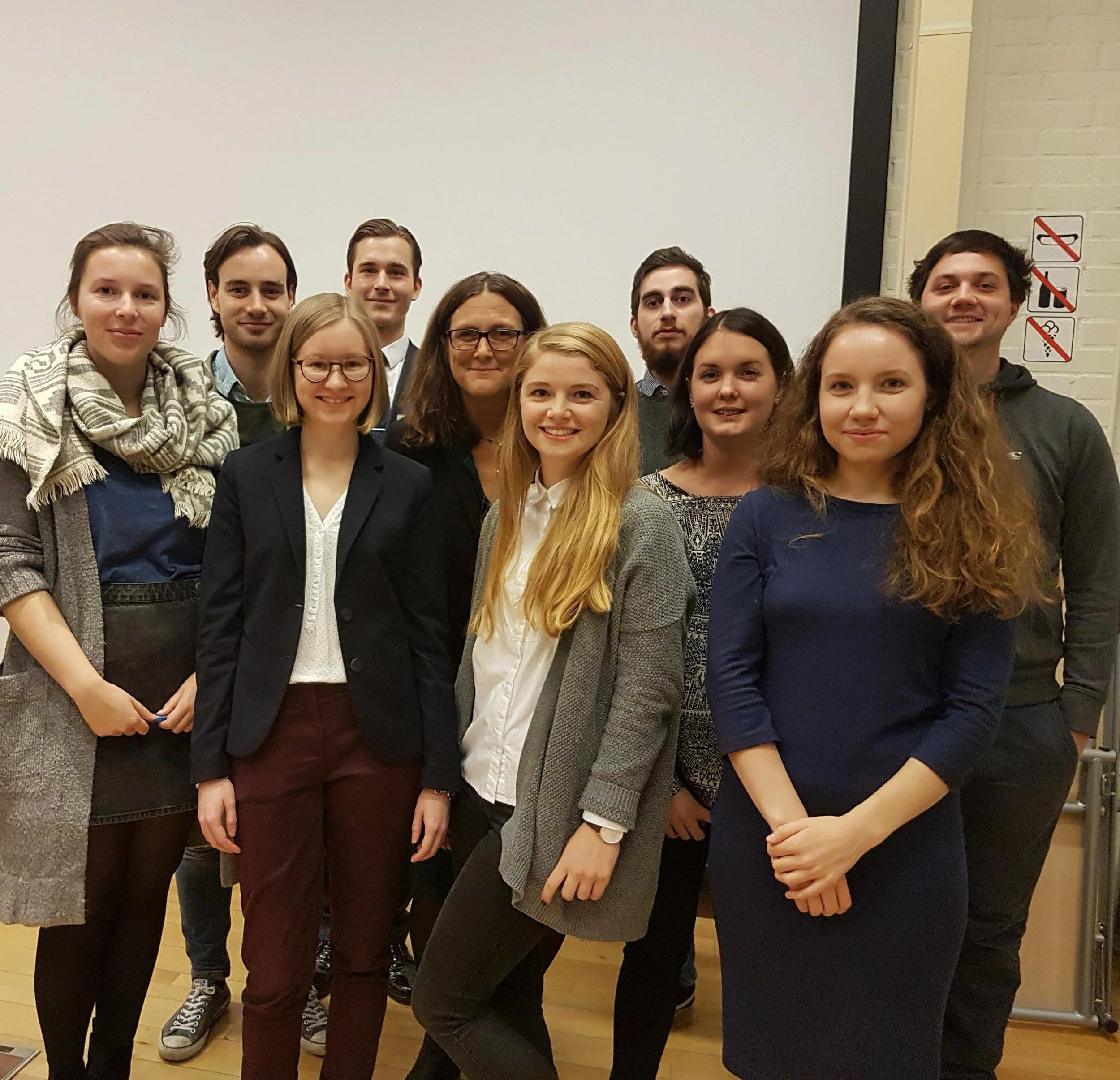 Cecilia Malmström with members of Brännpunkt Europa.
