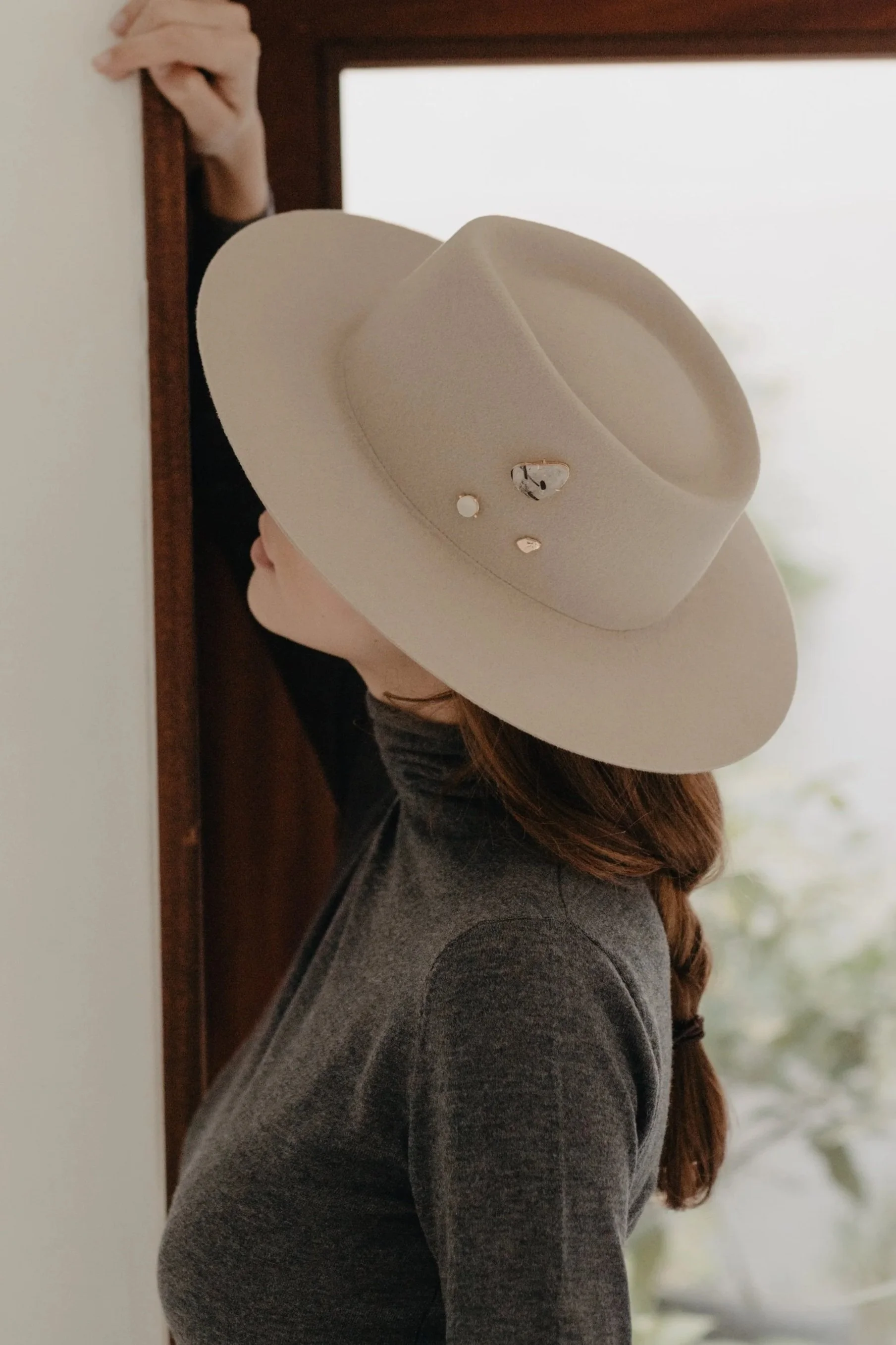 GEORGINA_Ivory1.jpghttps://www.vanpalma.com/shop?category=CHAPEAUX+FEUTRE (copie)