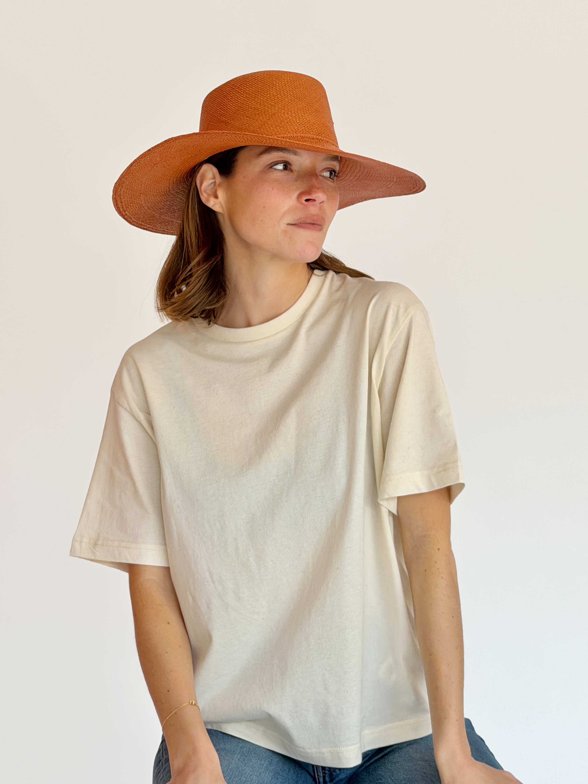 chapeau-alba-terracotta-mannequin-profil-droit.png