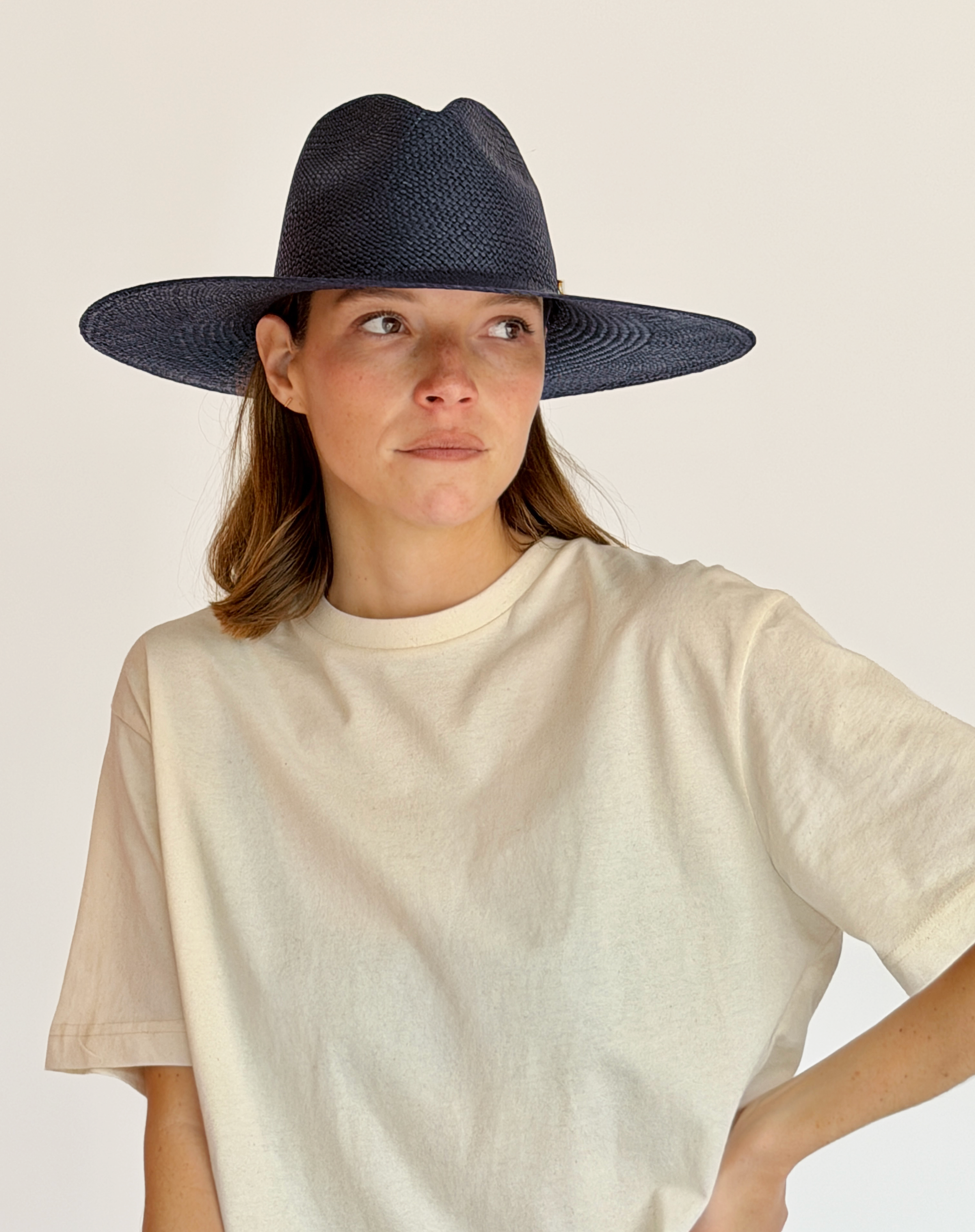 chapeau-amanda-navyblue-mannequin-face.png