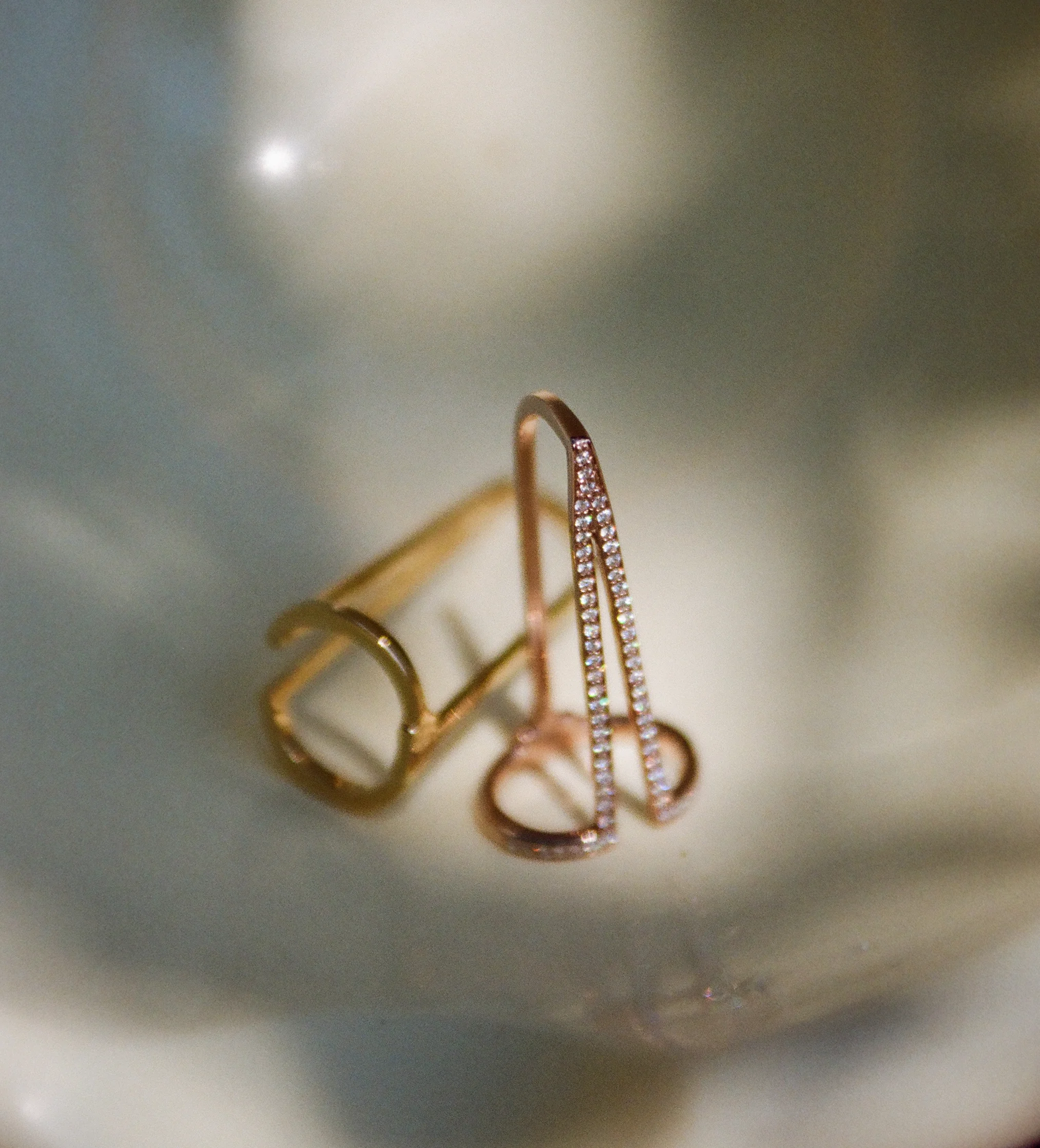 alpha fingertip ring