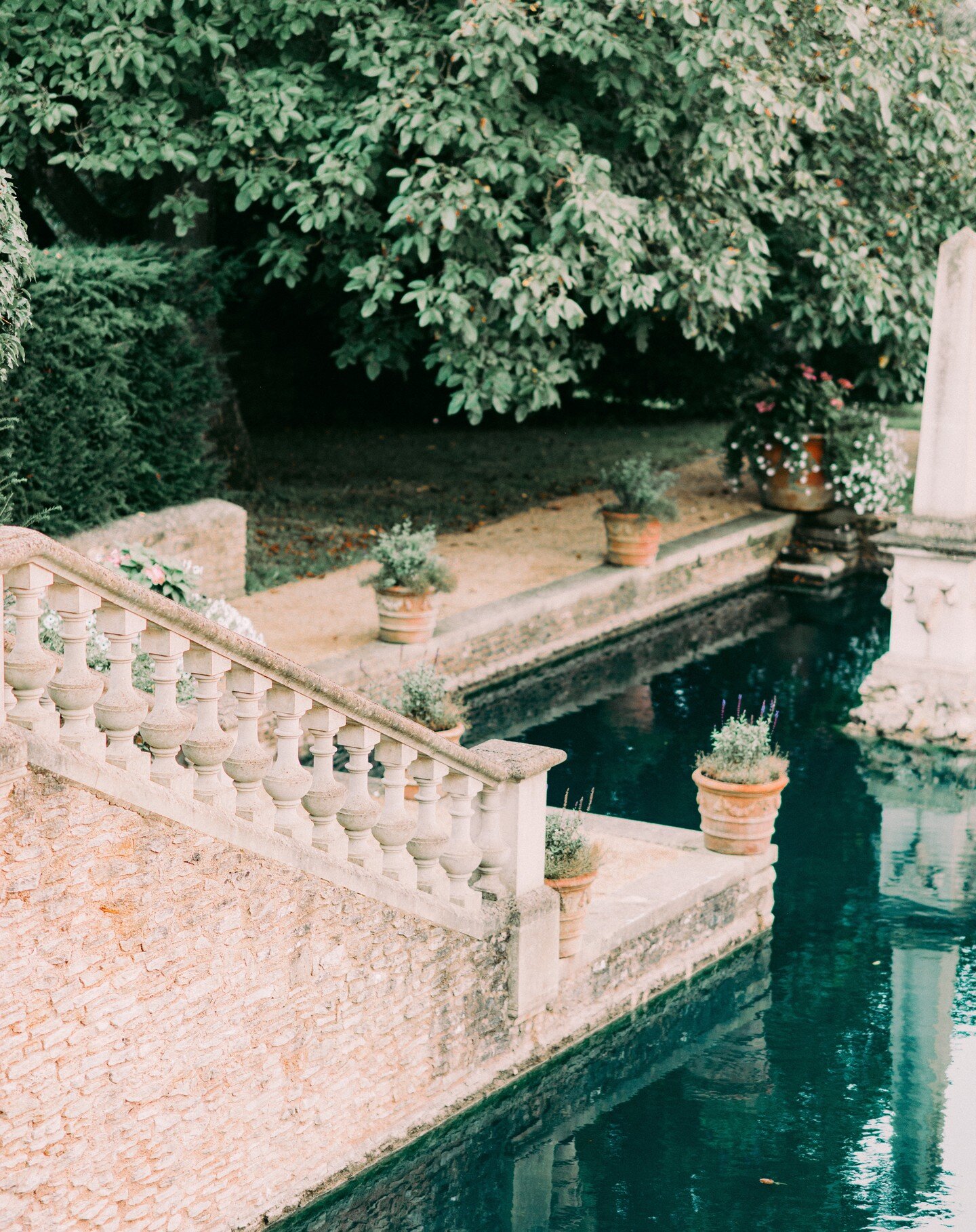 I just love taking detail shots of your venue, detail shots are important because they help to tell the story of your wedding - you cannot beat this beautiful view xoxo🥰 @thelostorangery 
#chicboho #bohostyle #thatdress #fineartphotography #norfolkp