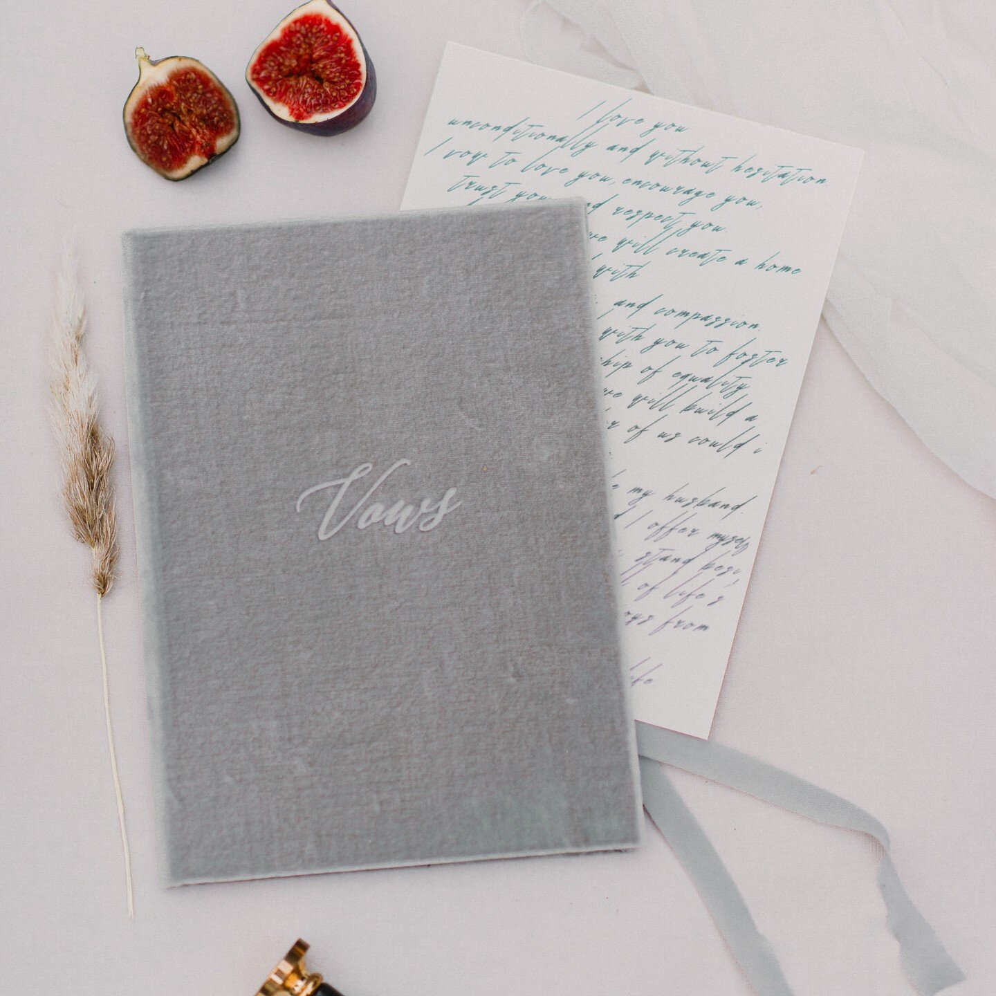 When doing your personal vows why not invest in a velvet vow book holder... also don't forget to make your bride smile. Flower arch, a blush wedding dress and some loose flowers with trailing ribbon - so stylish.
#chicboho #bohostyle #thatdress #fine