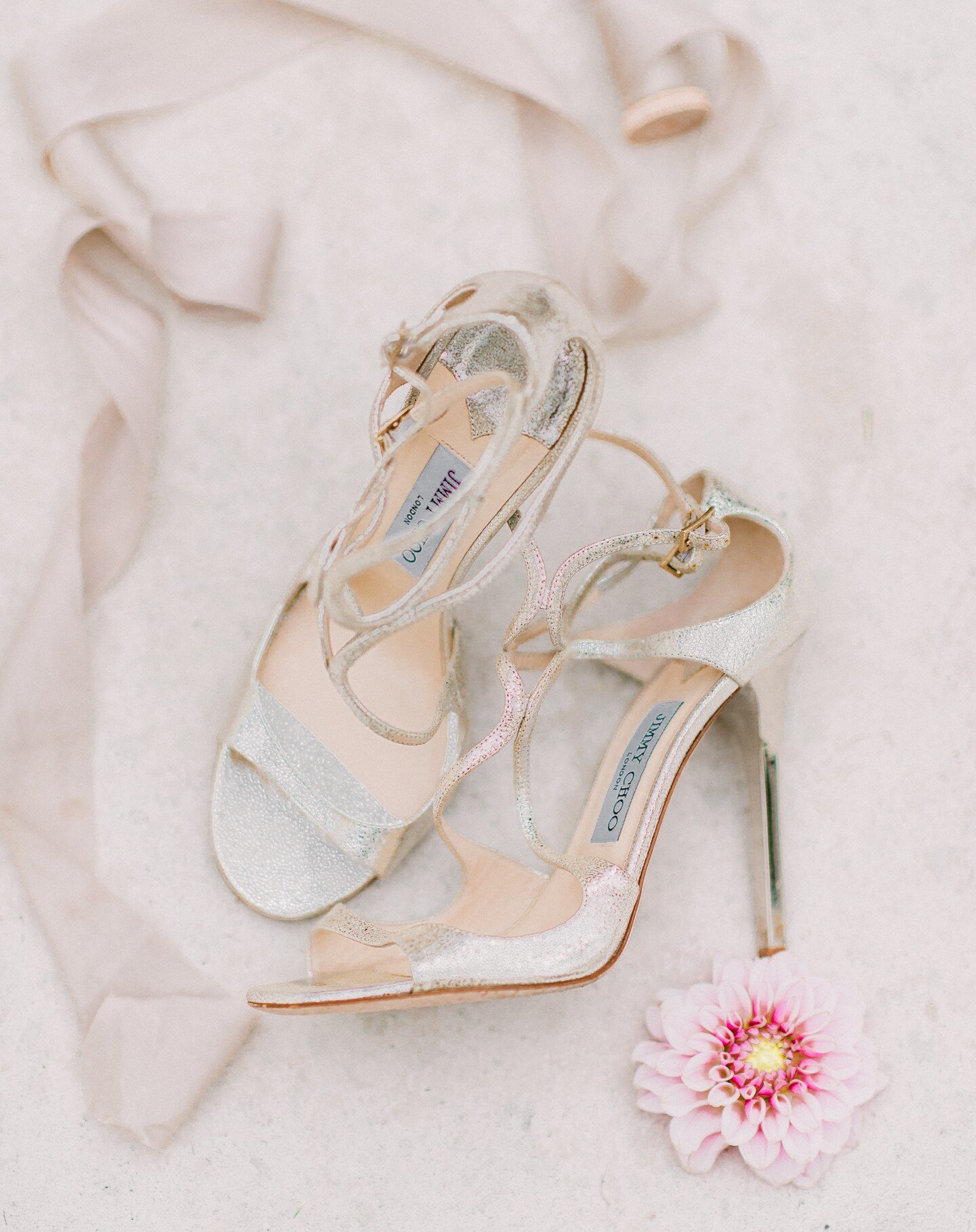 These shoes!
#chicboho #bohostyle #thatdress #fineartphotography #norfolkphotographer #norfolkweddingphotographer #cambridgeshireweddingphotographer #lincolnshireweddingphotographer #nottinghamweddingphotographer #peterboroughweddingphotographer #stu