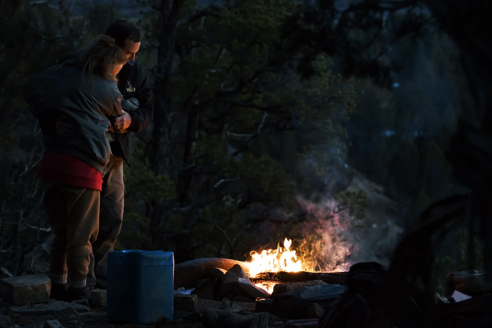 Father daughter hug fire kanab january 2018.jpg