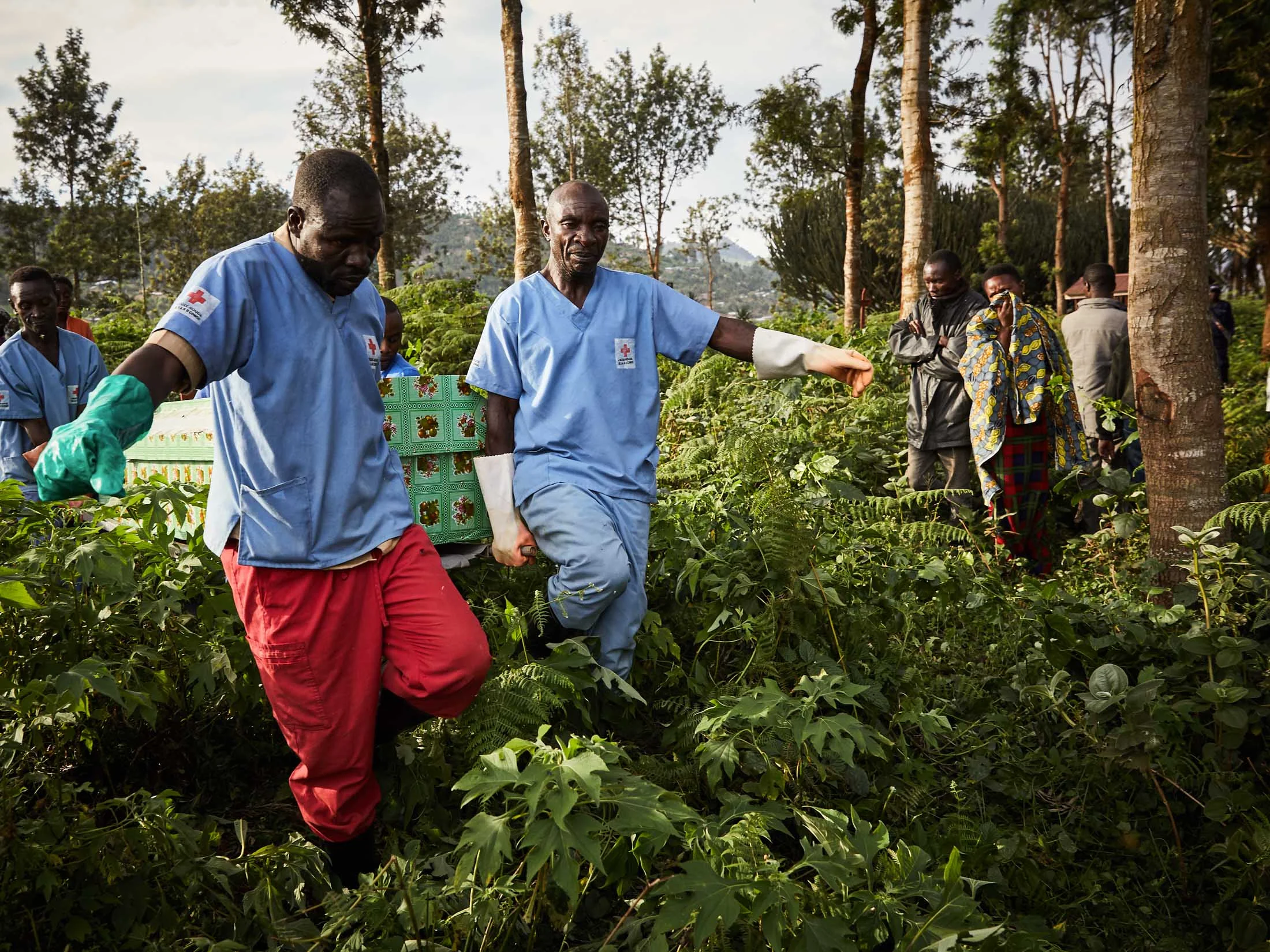 Health workers carry the coffin of Mumbere Mboko, a victim of the Ebola virus. Kitatumba cemetery, Butembo.