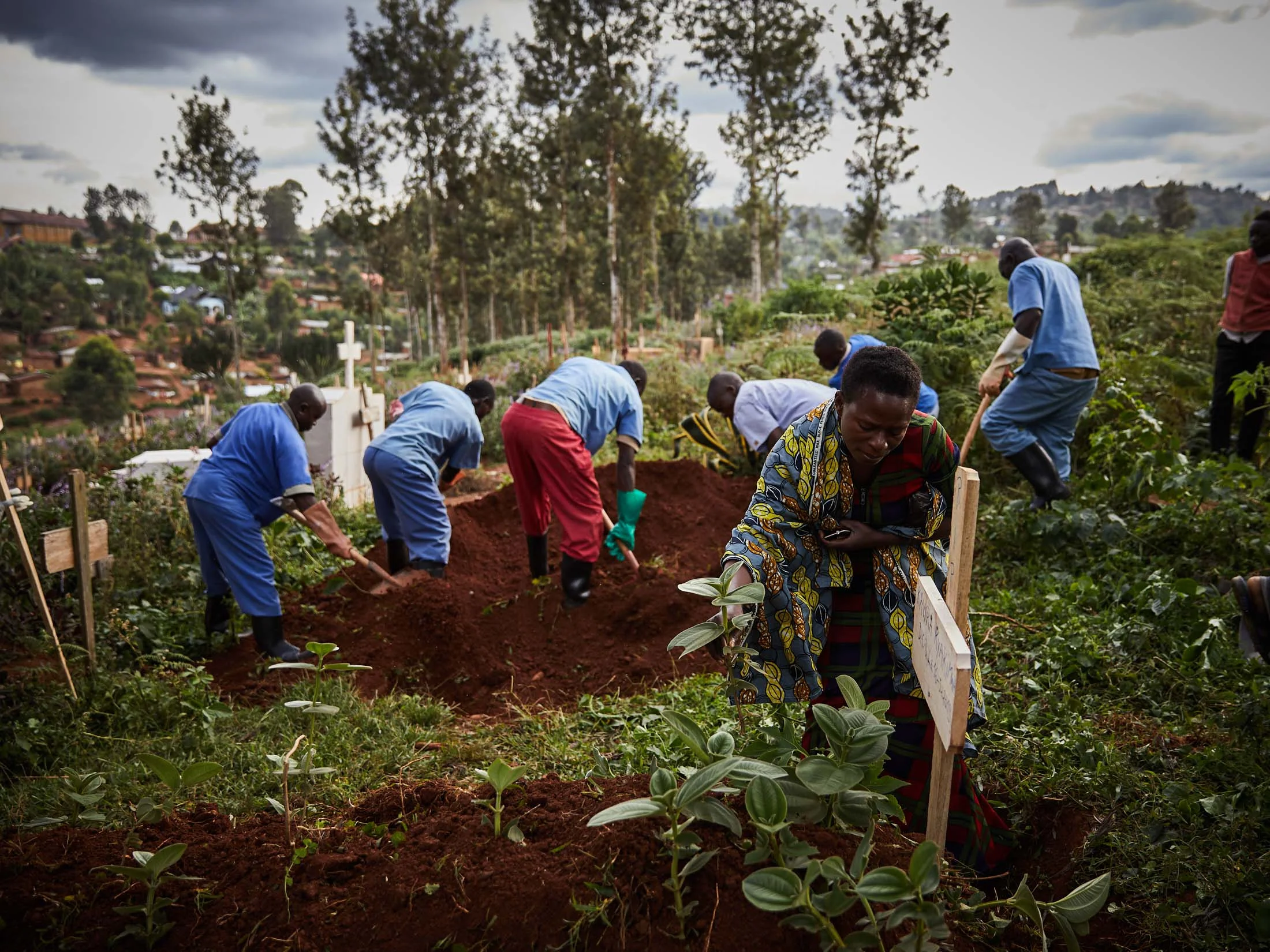 Final acts at the funeral of Kavira Marie-Rose and Mumbere Mboko at Kitatumba cemetery, Butembo.