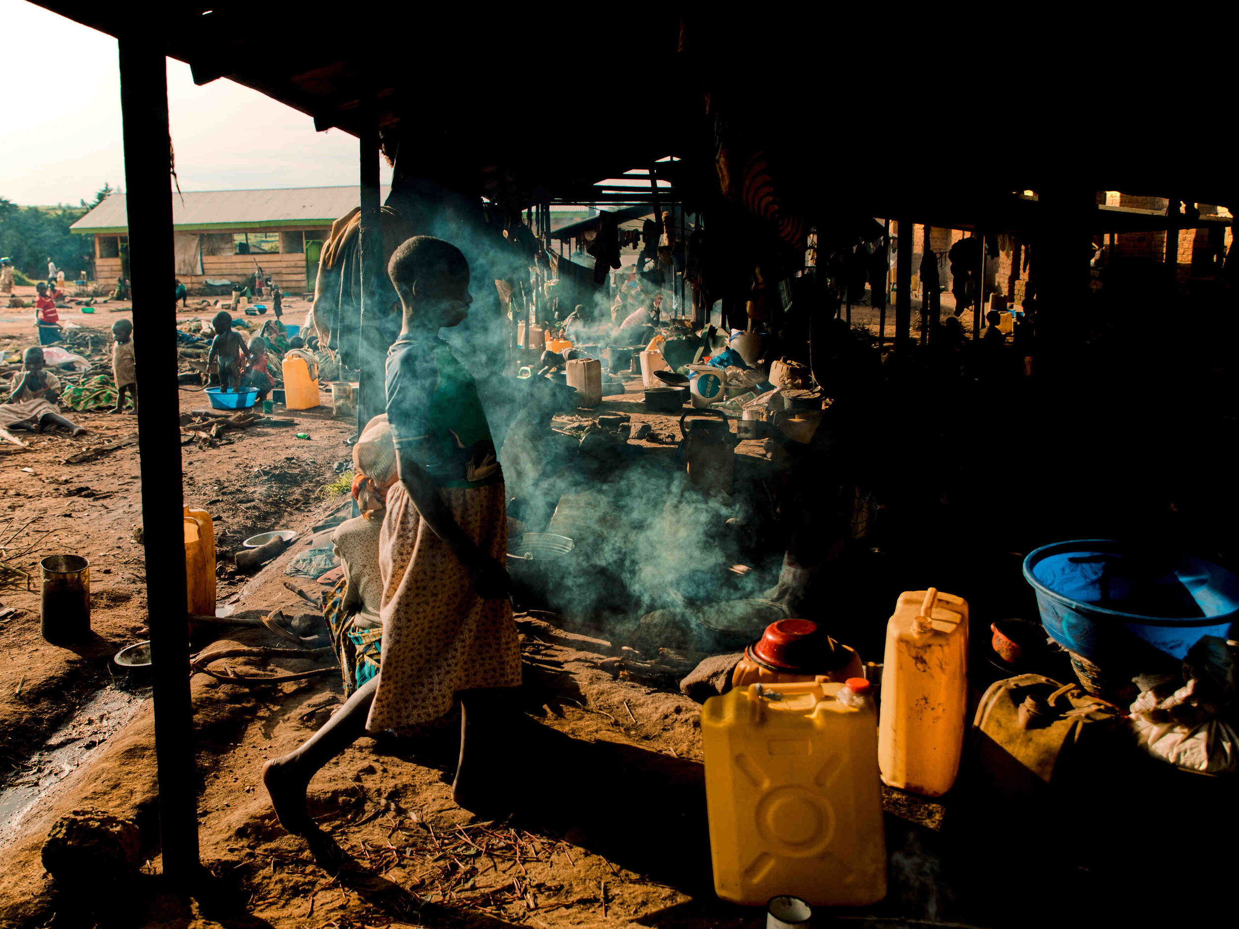  Families living outdoors in the town of Drodro, Djugu Territory. Thousands have fled here in search of safety, but the town is overcrowded, with no resources to keep the displaced in good health.  