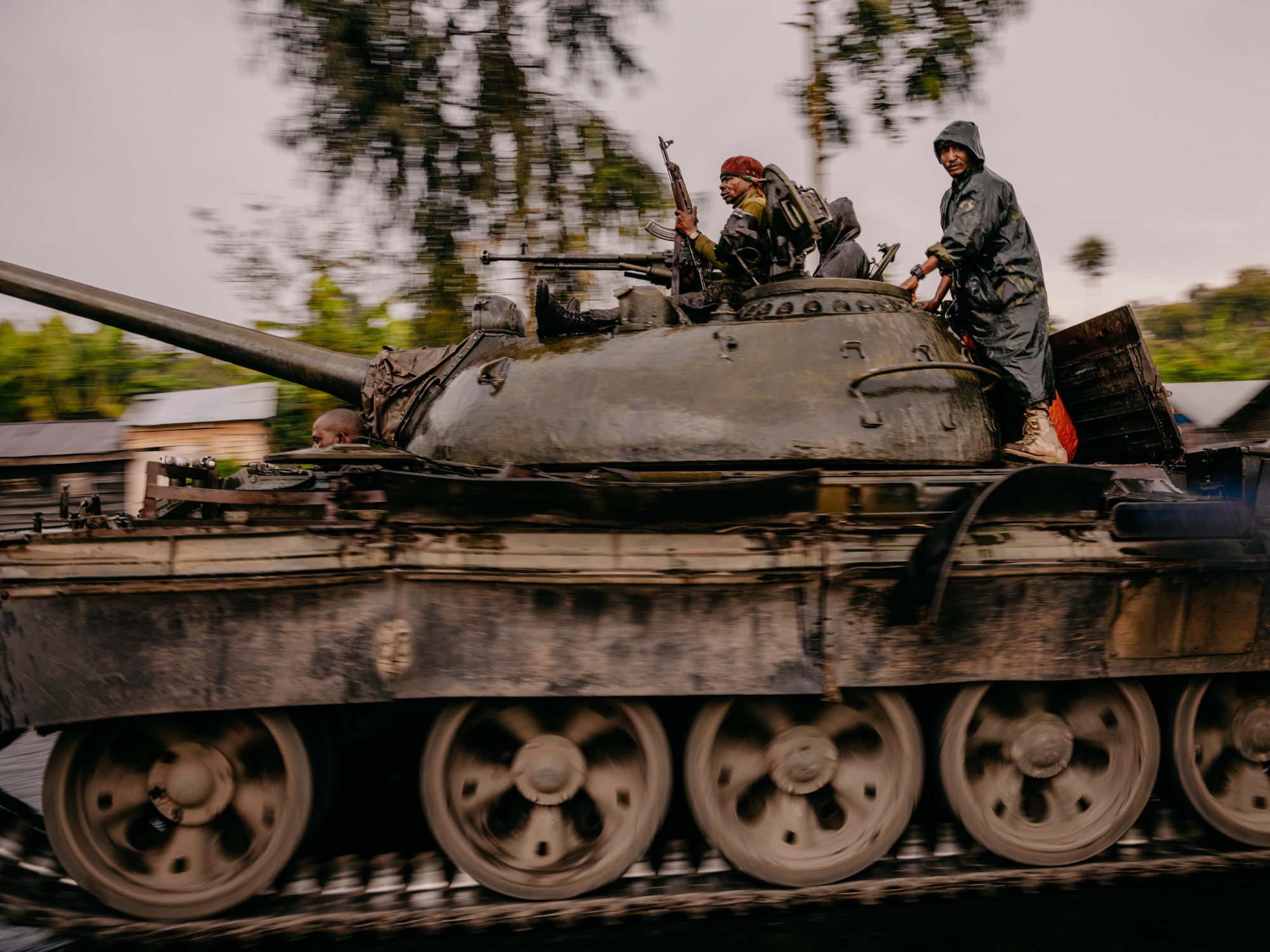  Congolese Army tank units rush to counterattack an M23 rebel offensive outside the city of Goma.  