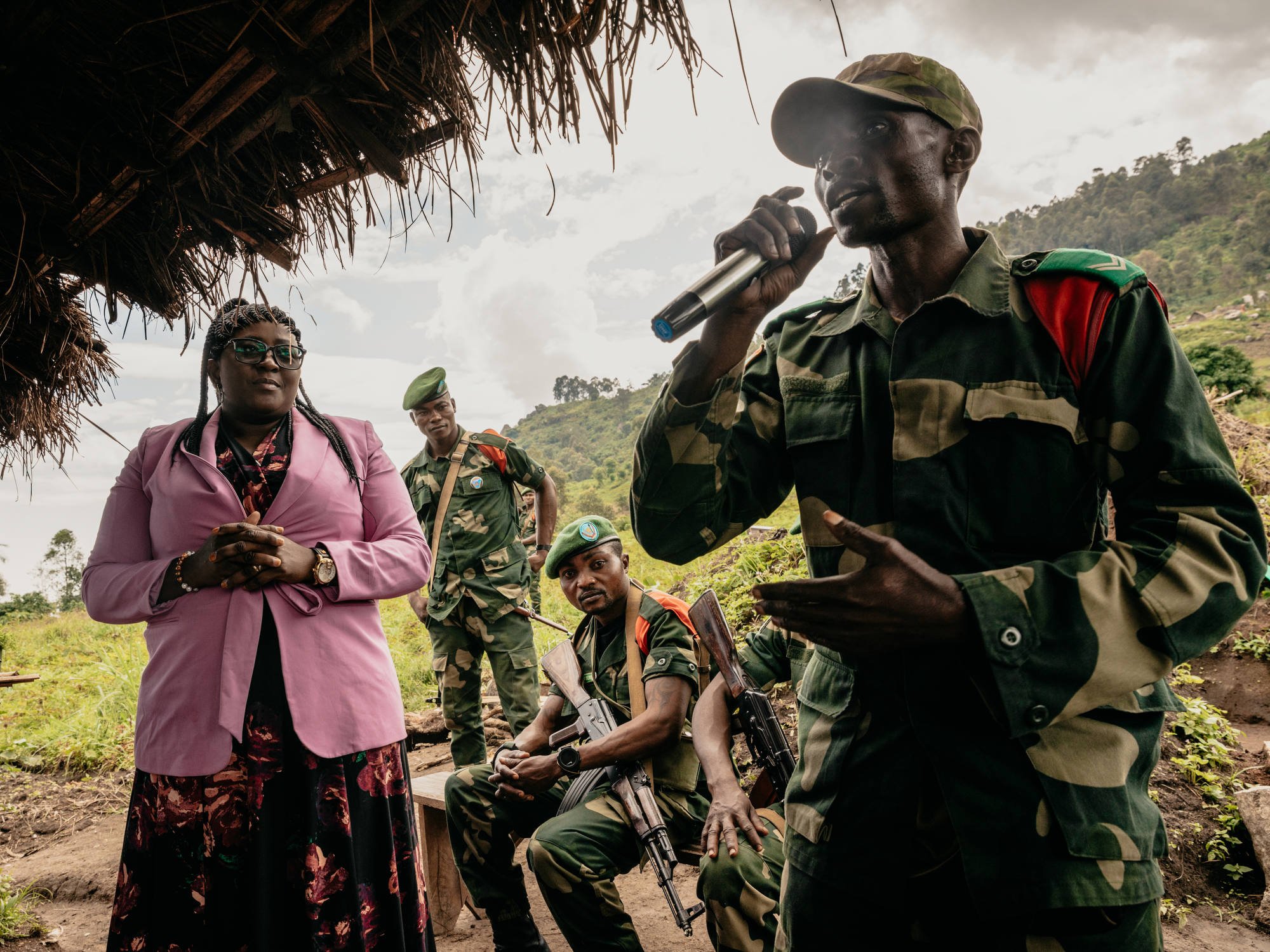  Peace activist Faila Kataliko speaks to soldiers at a dialogue between civilians and an army garrison. Beni, North Kivu Province. 