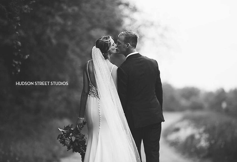 Black and white. Always classy, always elegant. ❤️🍾 #hudsonstreetstudios #rochesterweddingphotographer #livco #weddings